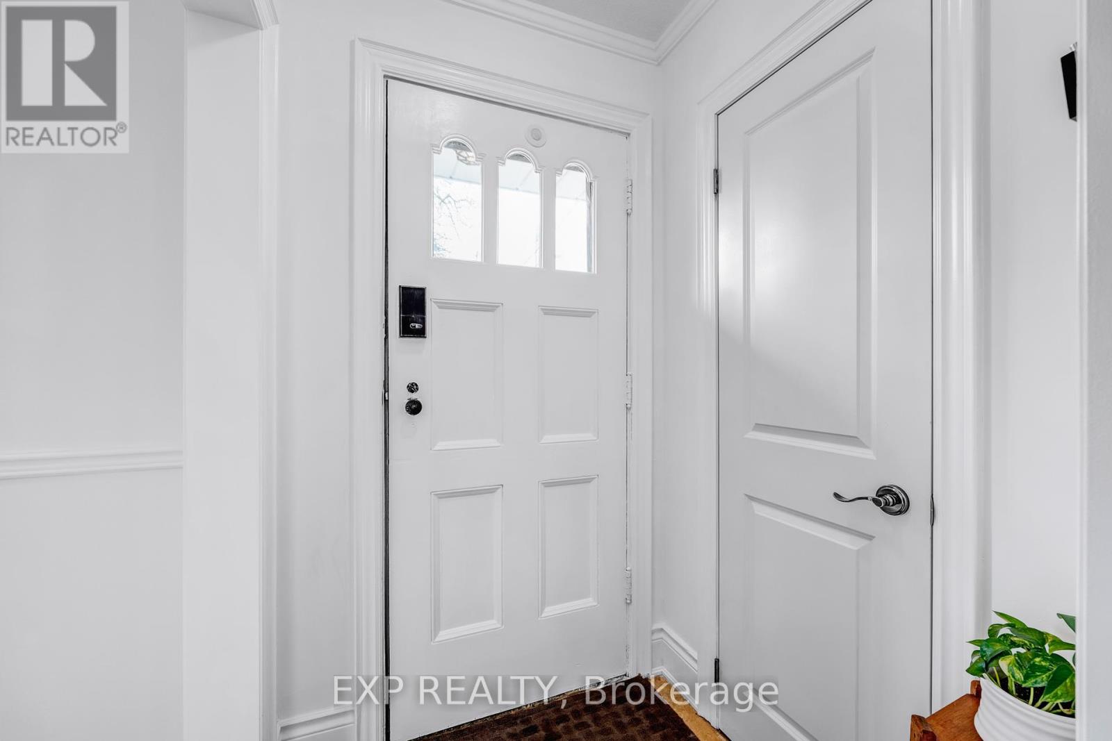 16 Camilla Crescent, Toronto, Ontario  M1L 1Z1 - Photo 3 - E12161413