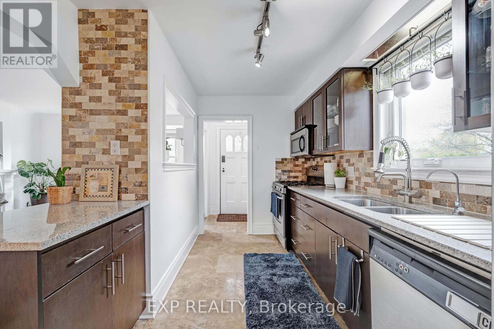 16 Camilla Crescent, Toronto, Ontario  M1L 1Z1 - Photo 4 - E12161413