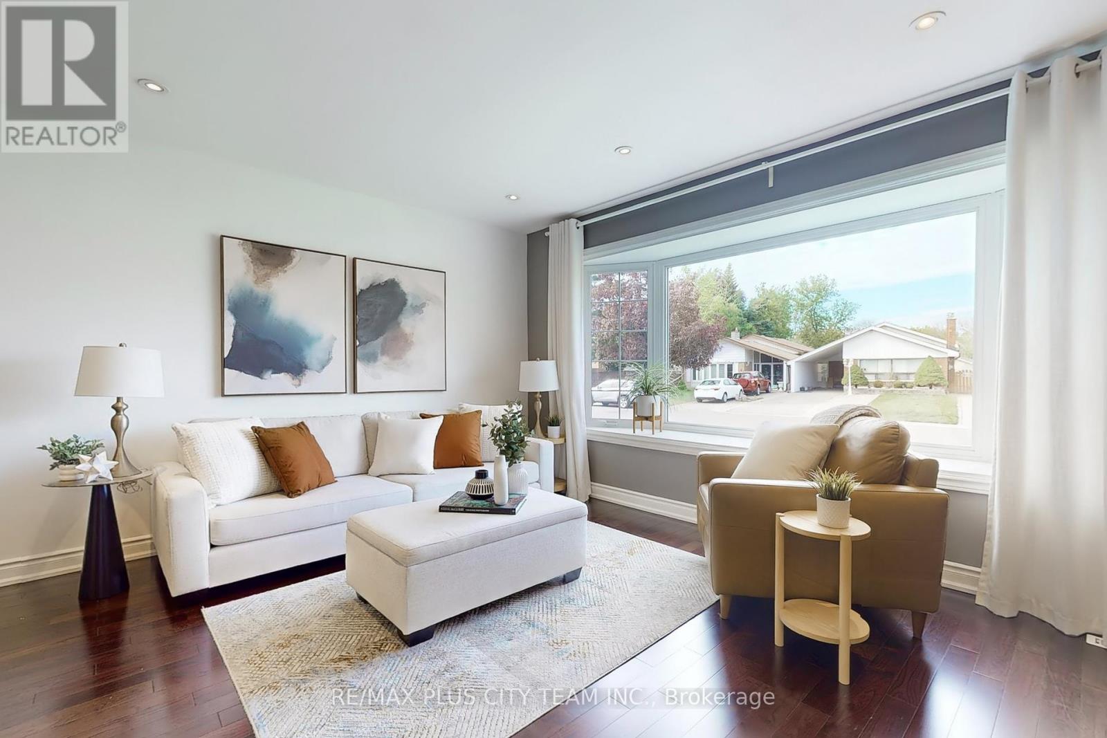 Property at 5 PENETANG CRESCENT image 3