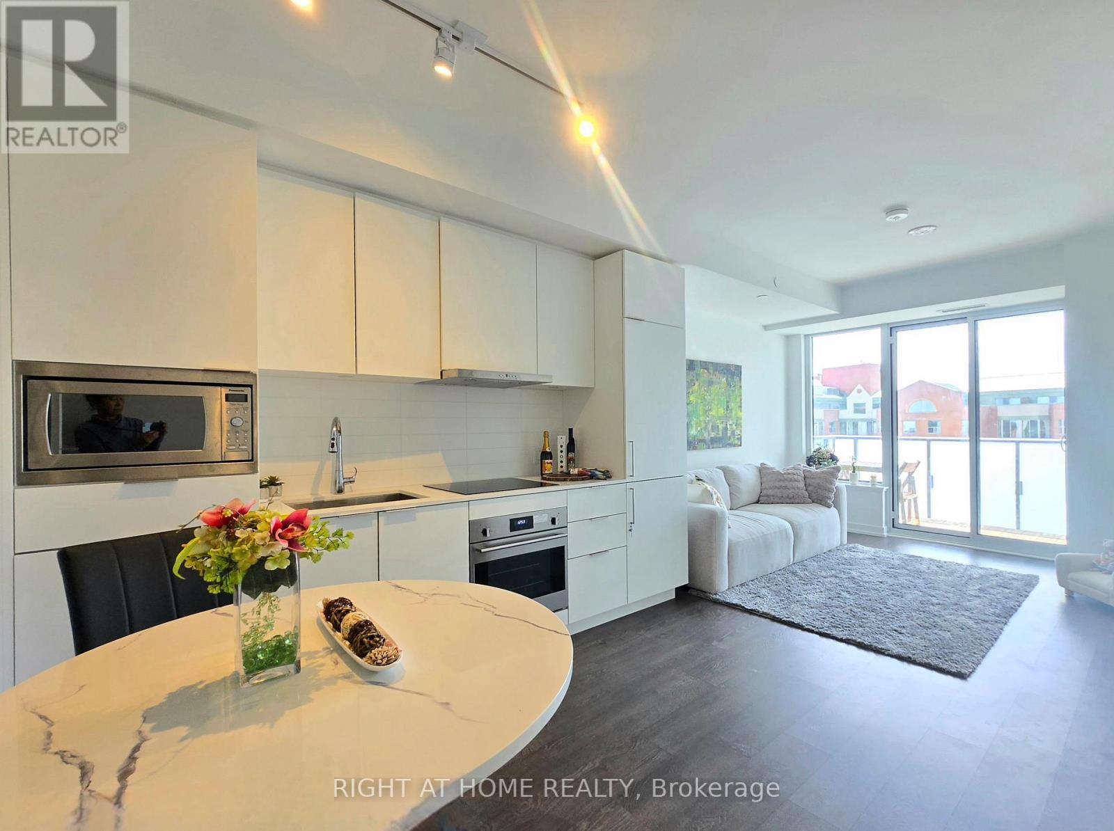 1007 - 8 Olympic Garden Drive, Toronto, Ontario  M2M 0B9 - Photo 3 - C12161389
