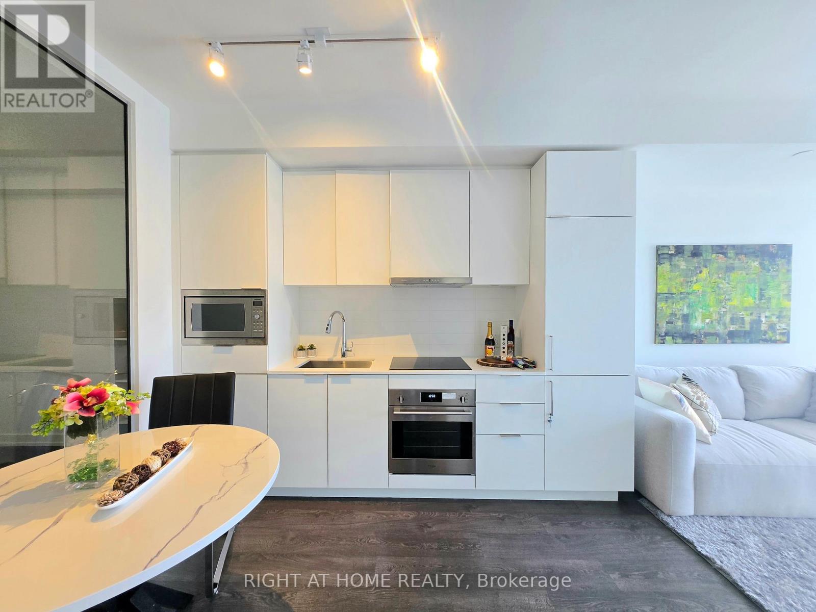 1007 - 8 Olympic Garden Drive, Toronto, Ontario  M2M 0B9 - Photo 4 - C12161389