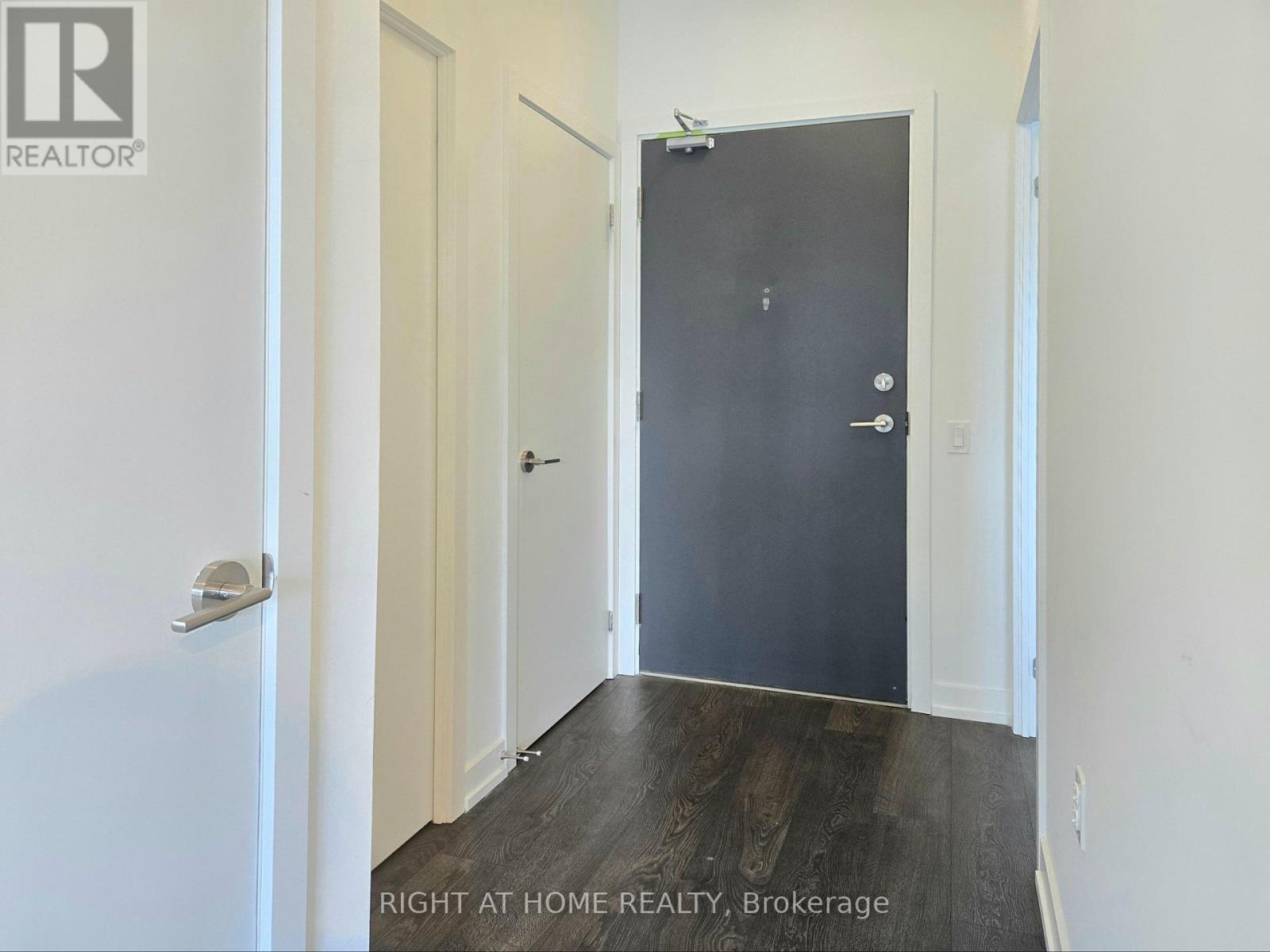 1007 - 8 Olympic Garden Drive, Toronto, Ontario  M2M 0B9 - Photo 2 - C12161389
