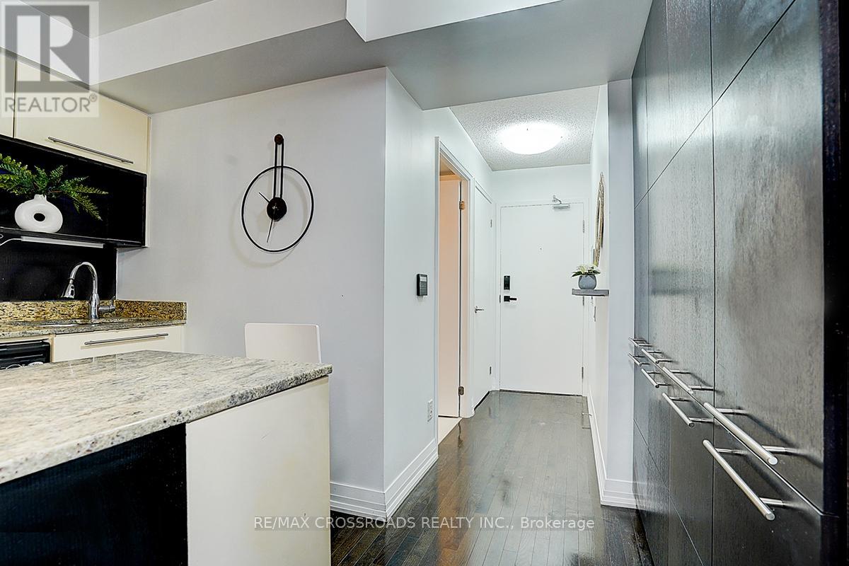 1305 - 21 Carlton Street, Toronto, Ontario  M5B 1L3 - Photo 16 - C12161408