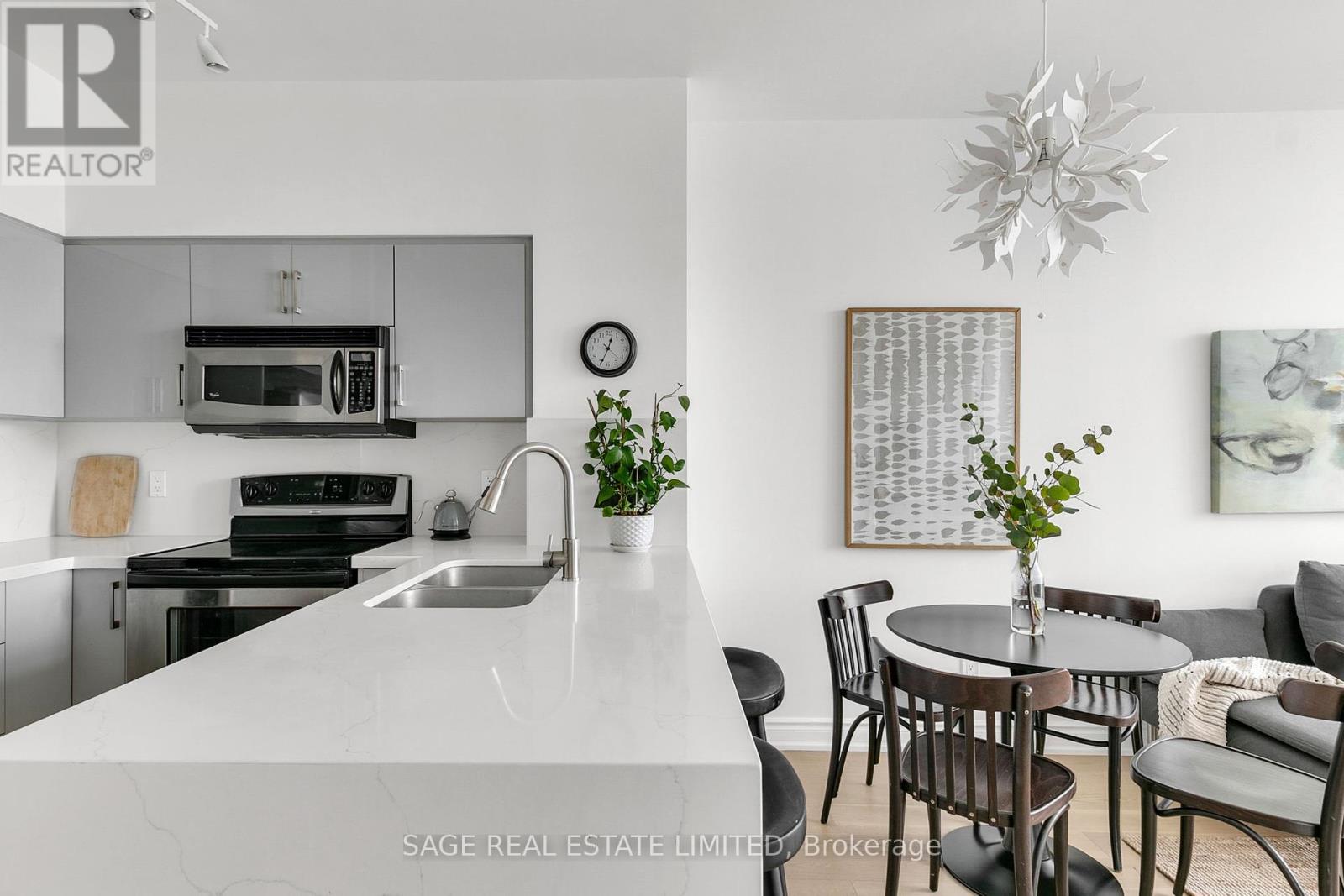 2310 - 219 Fort York Boulevard, Toronto, Ontario  M5V 1B1 - Photo 10 - C12161418