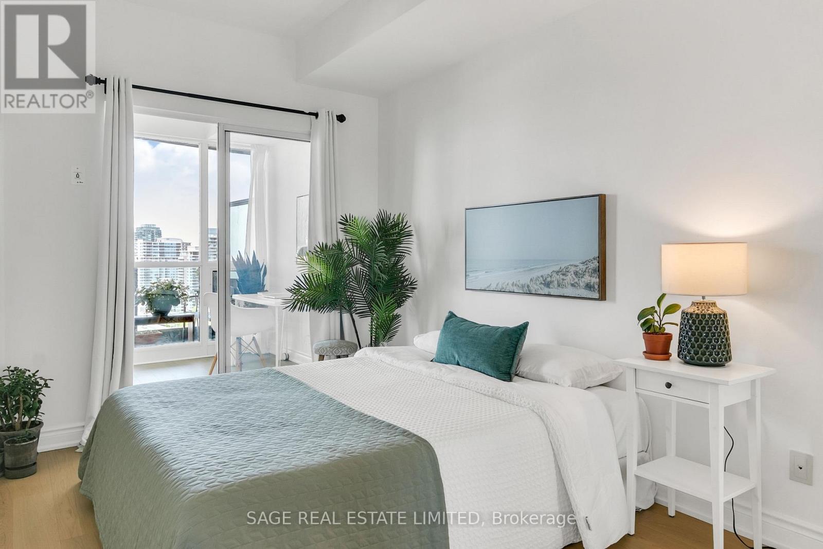 2310 - 219 Fort York Boulevard, Toronto, Ontario  M5V 1B1 - Photo 11 - C12161418
