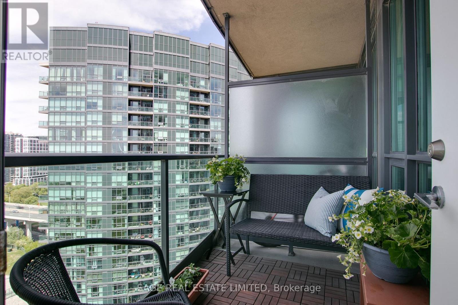 2310 - 219 Fort York Boulevard, Toronto, Ontario  M5V 1B1 - Photo 17 - C12161418