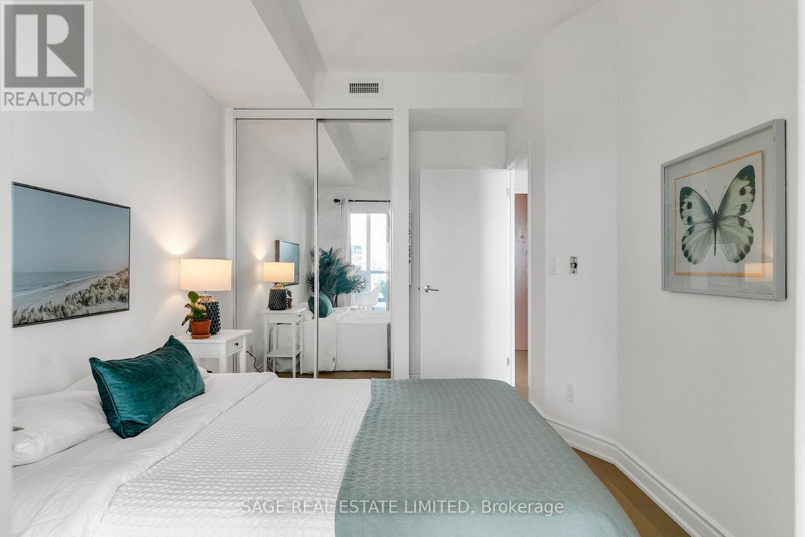 2310 - 219 Fort York Boulevard, Toronto, Ontario  M5V 1B1 - Photo 13 - C12161418
