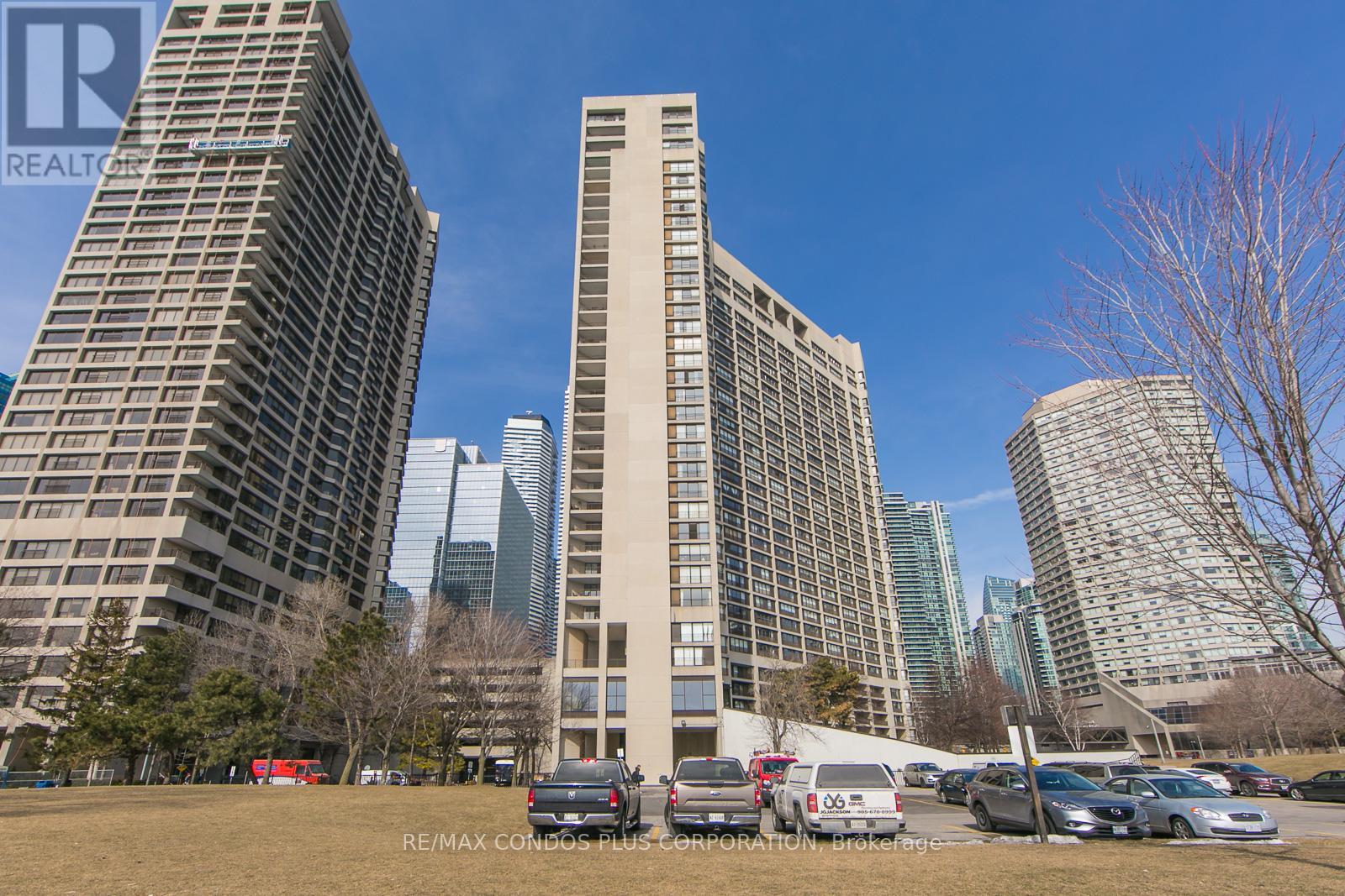 1001 - 33 Harbour Square, Toronto, Ontario  M5J 2G2 - Photo 1 - C12161438