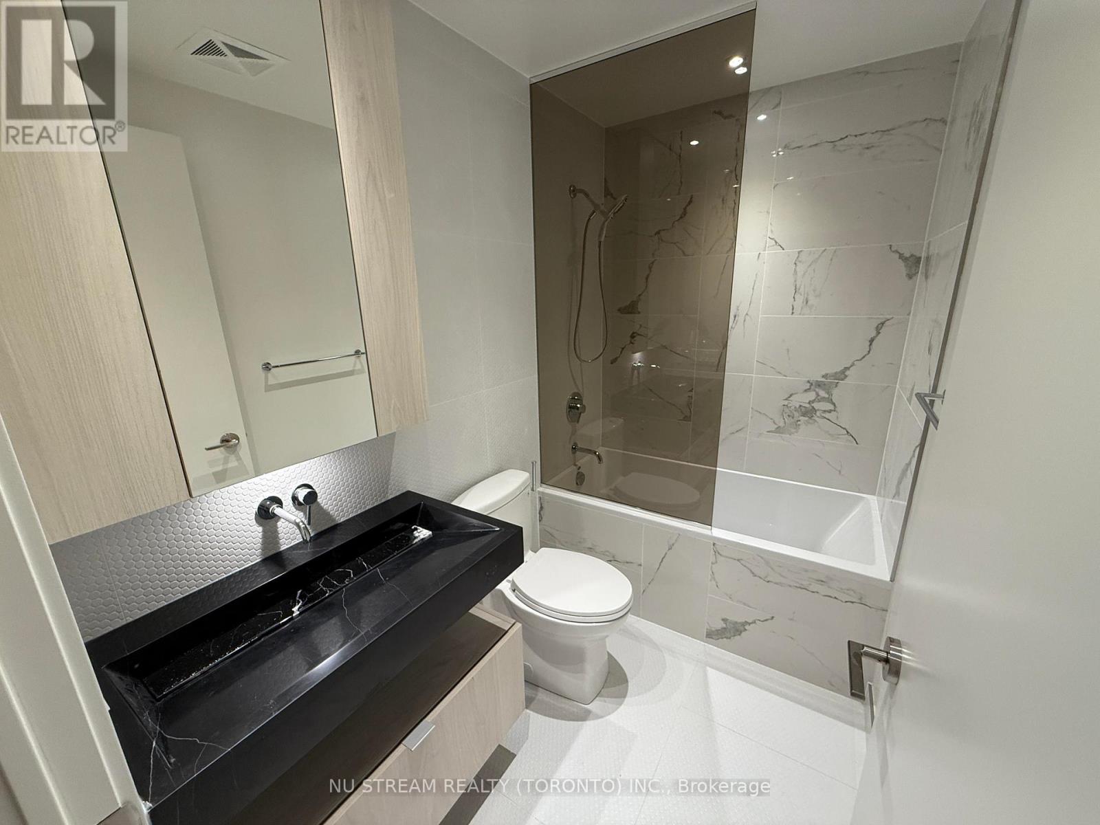 4006 - 11 Yorkville Avenue, Toronto, Ontario  M4W 1L2 - Photo 10 - C12161439