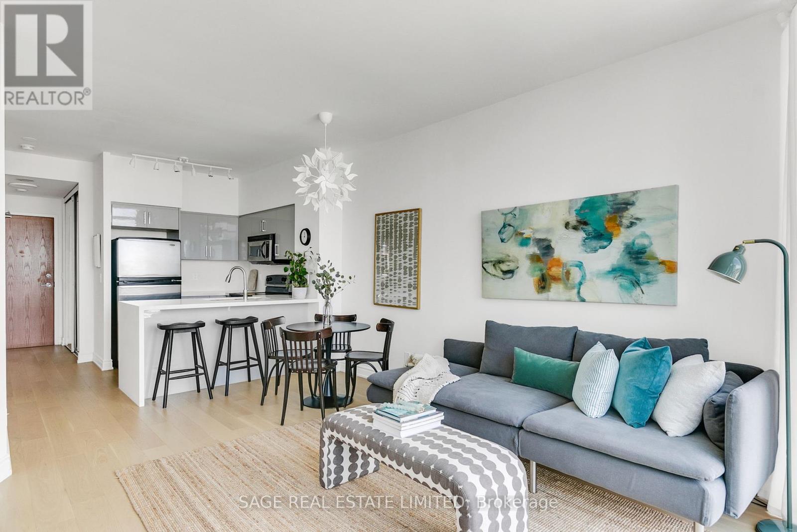 2310 - 219 Fort York Boulevard, Toronto, Ontario  M5V 1B1 - Photo 5 - C12161418
