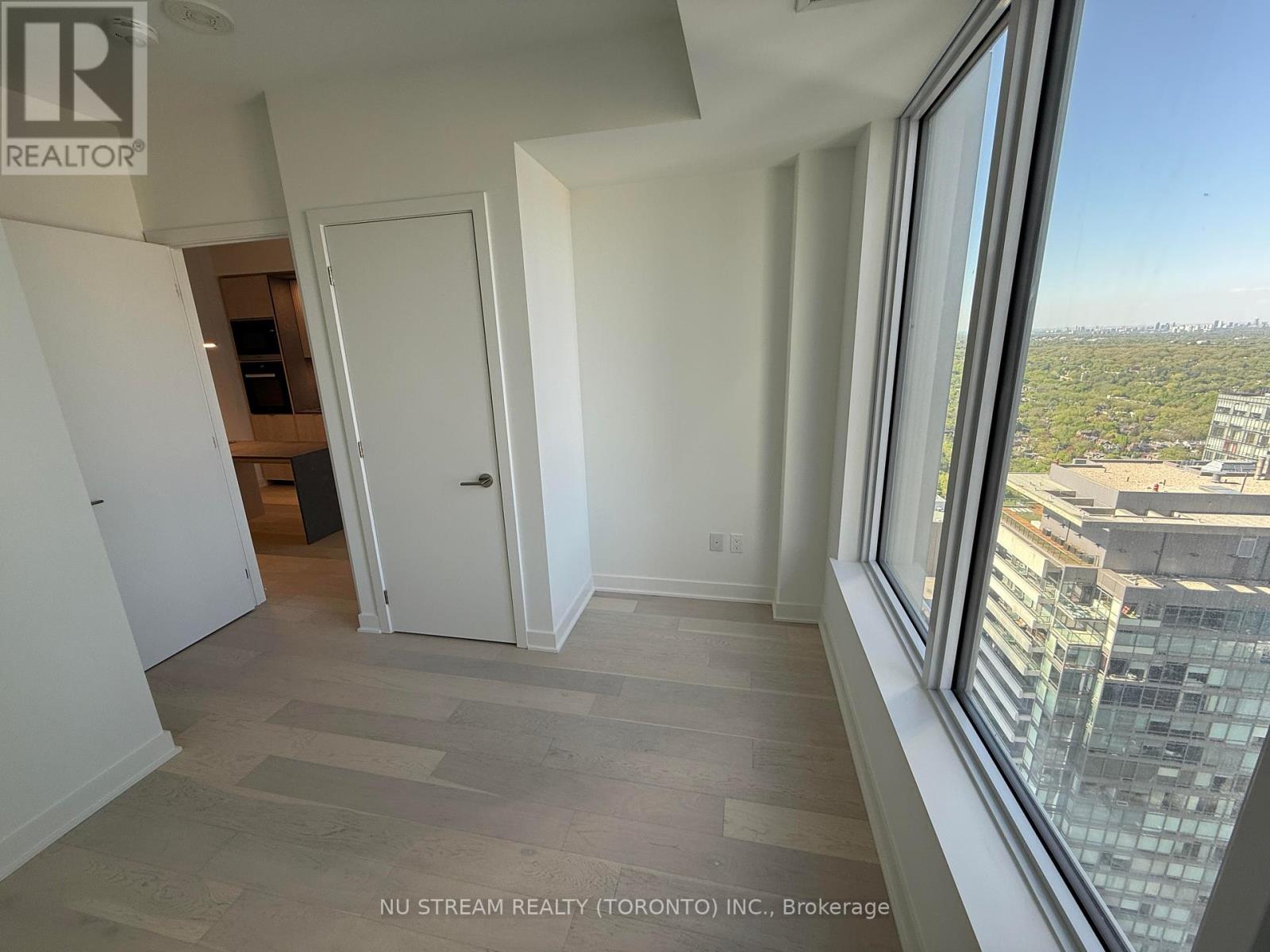 4006 - 11 Yorkville Avenue, Toronto, Ontario  M4W 1L2 - Photo 8 - C12161439