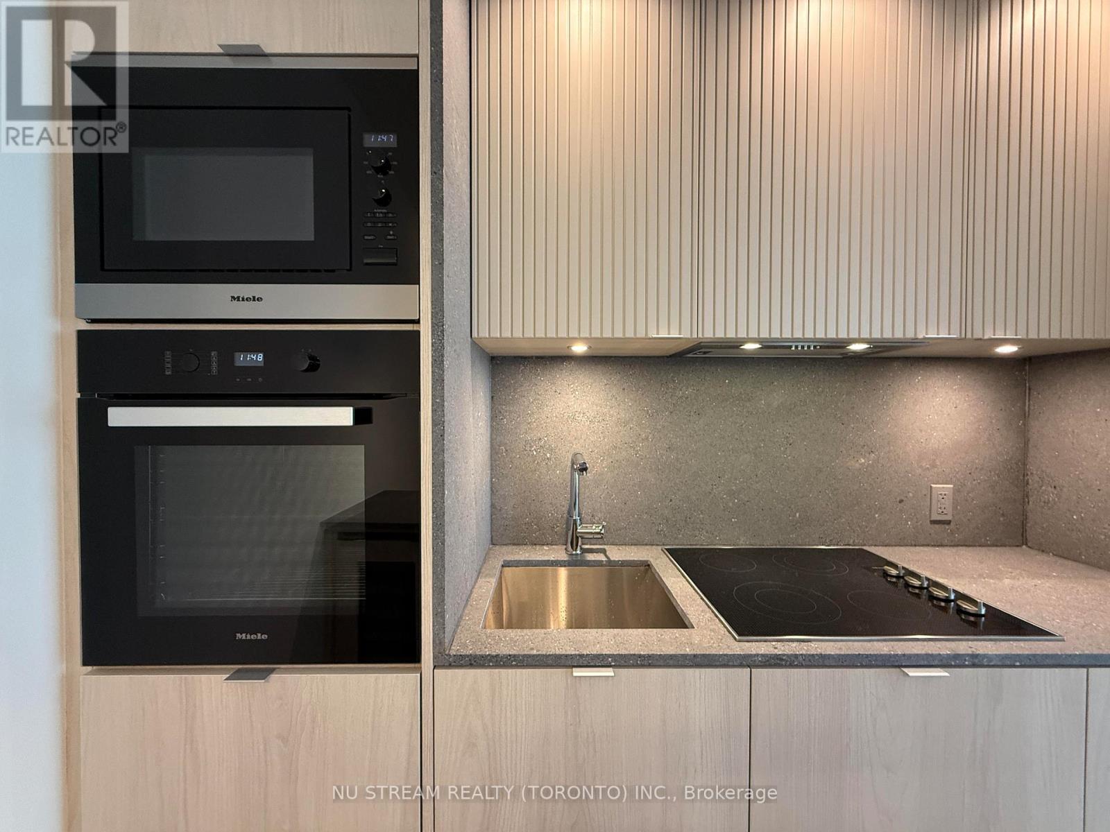 4006 - 11 Yorkville Avenue, Toronto, Ontario  M4W 1L2 - Photo 4 - C12161439