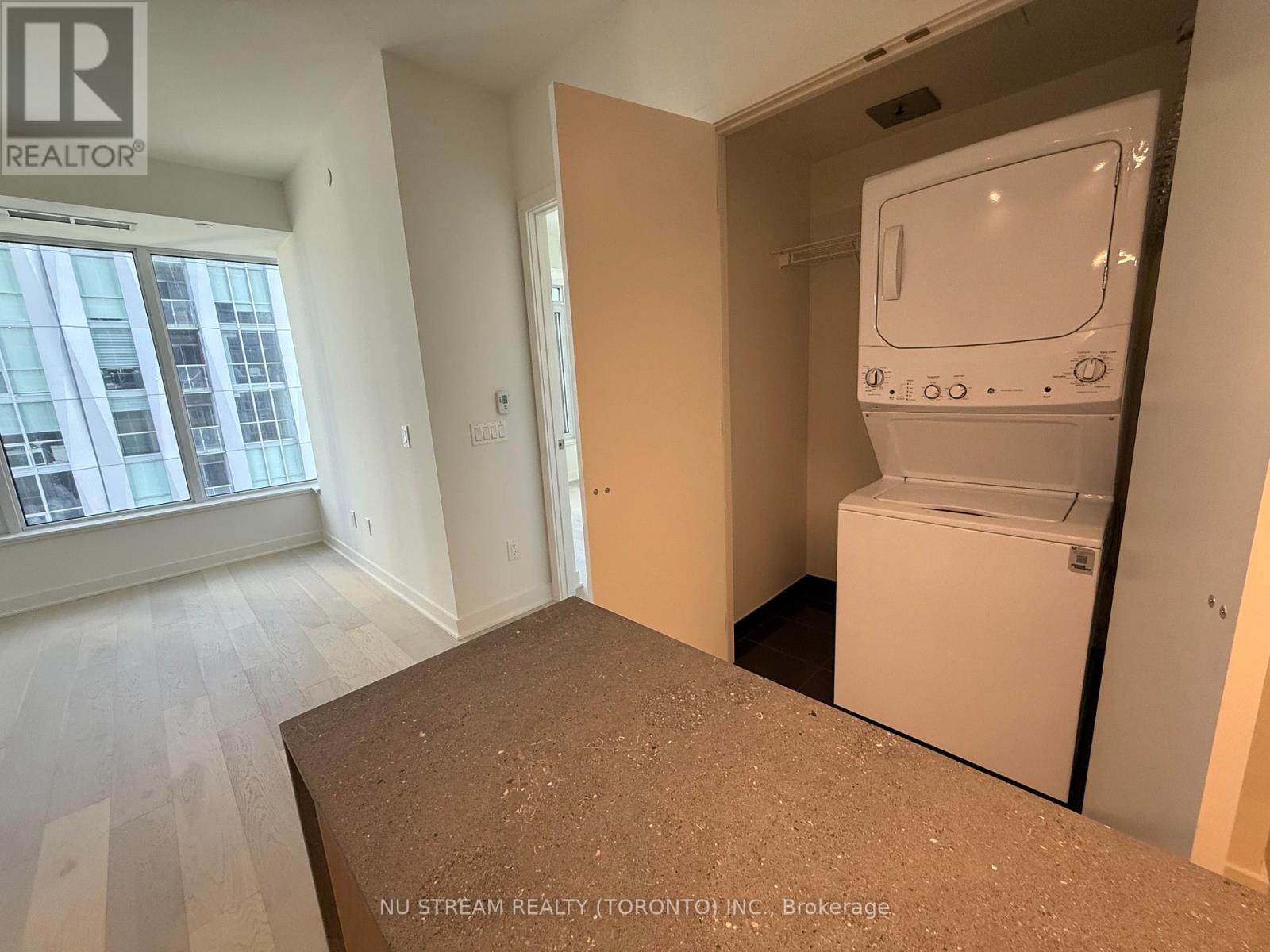 4006 - 11 Yorkville Avenue, Toronto, Ontario  M4W 1L2 - Photo 9 - C12161439