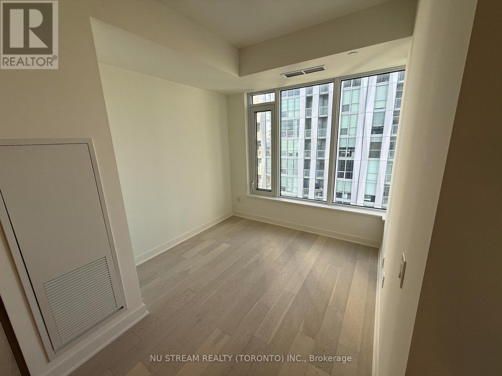 4006 - 11 Yorkville Avenue, Toronto, Ontario  M4W 1L2 - Photo 5 - C12161439