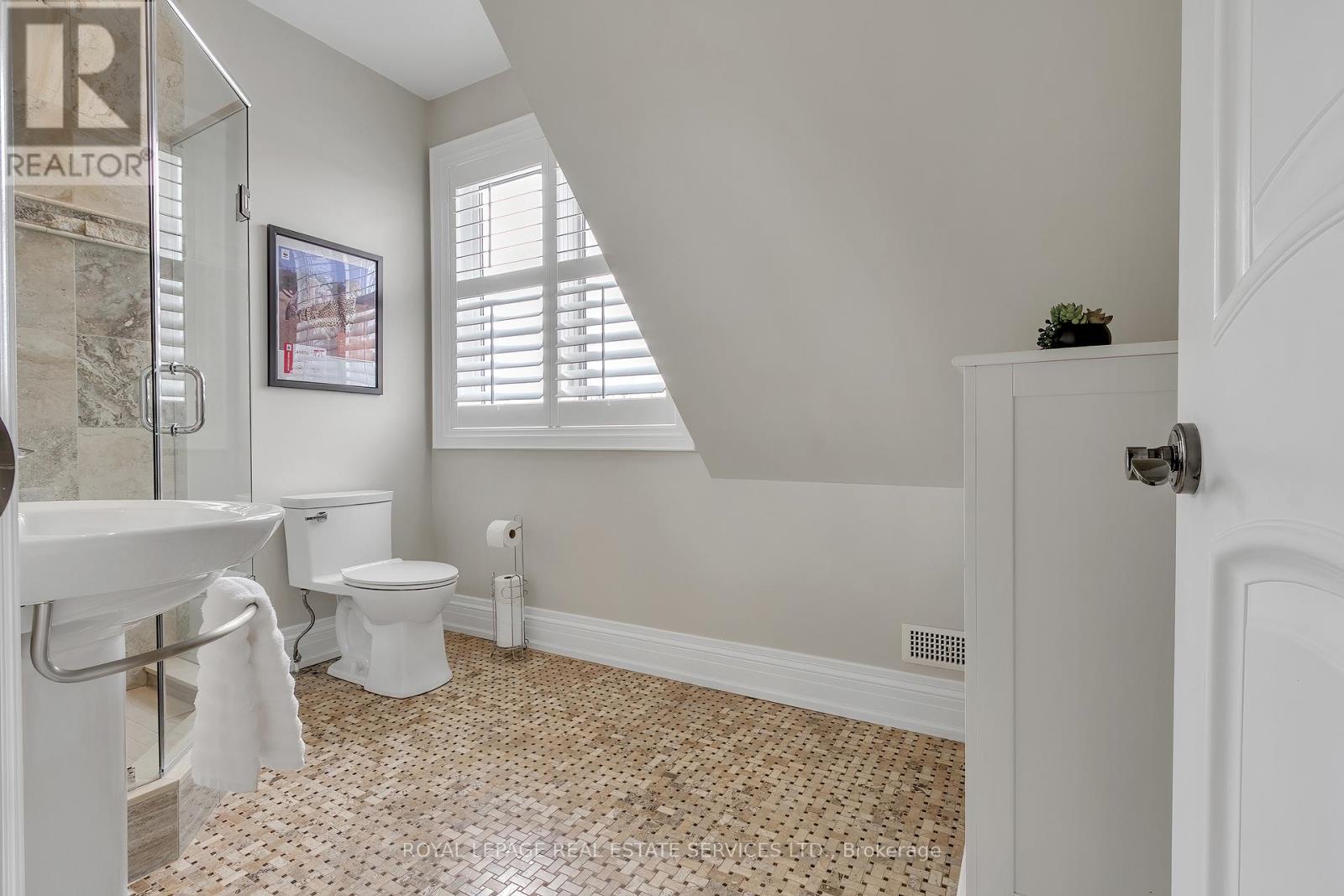384 Rebecca Street, Oakville, Ontario  L6K 1K6 - Photo 33 - W12000768