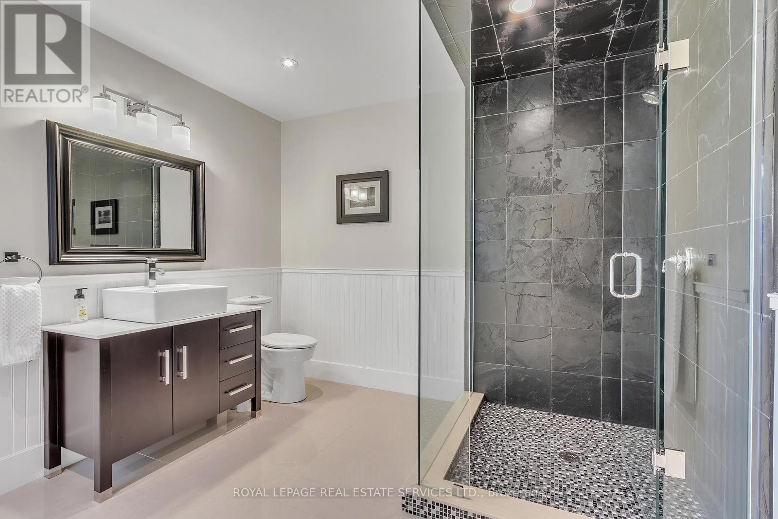 384 Rebecca Street, Oakville, Ontario  L6K 1K6 - Photo 41 - W12000768