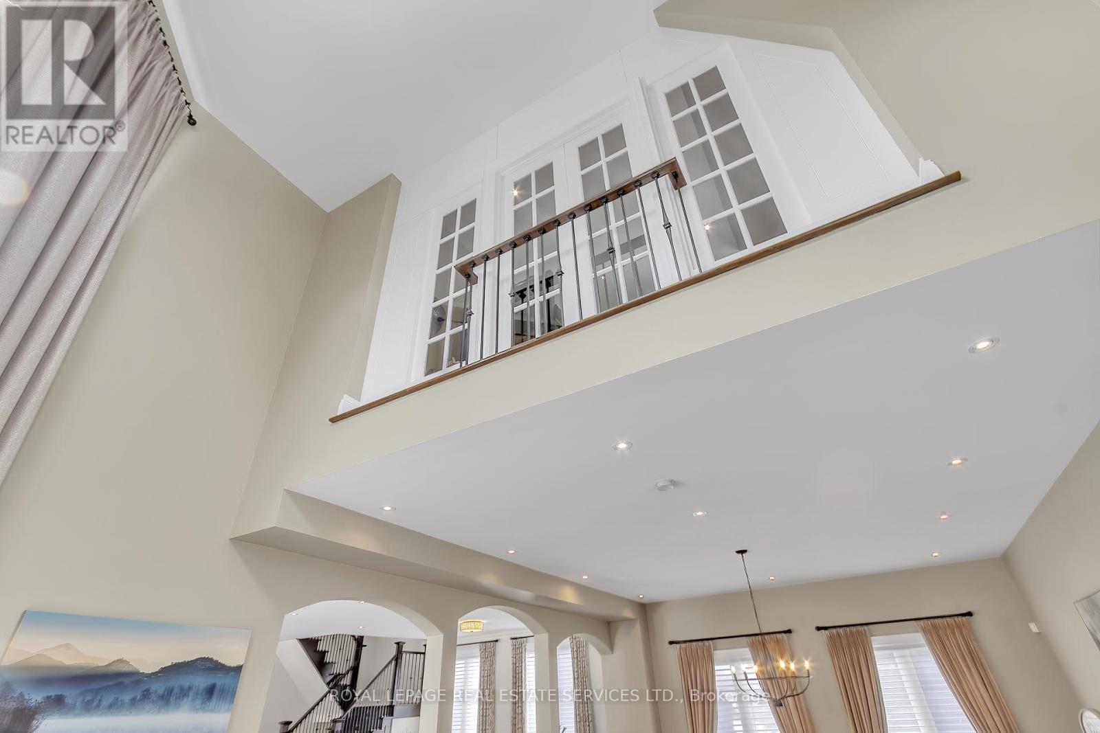 384 Rebecca Street, Oakville, Ontario  L6K 1K6 - Photo 5 - W12000768
