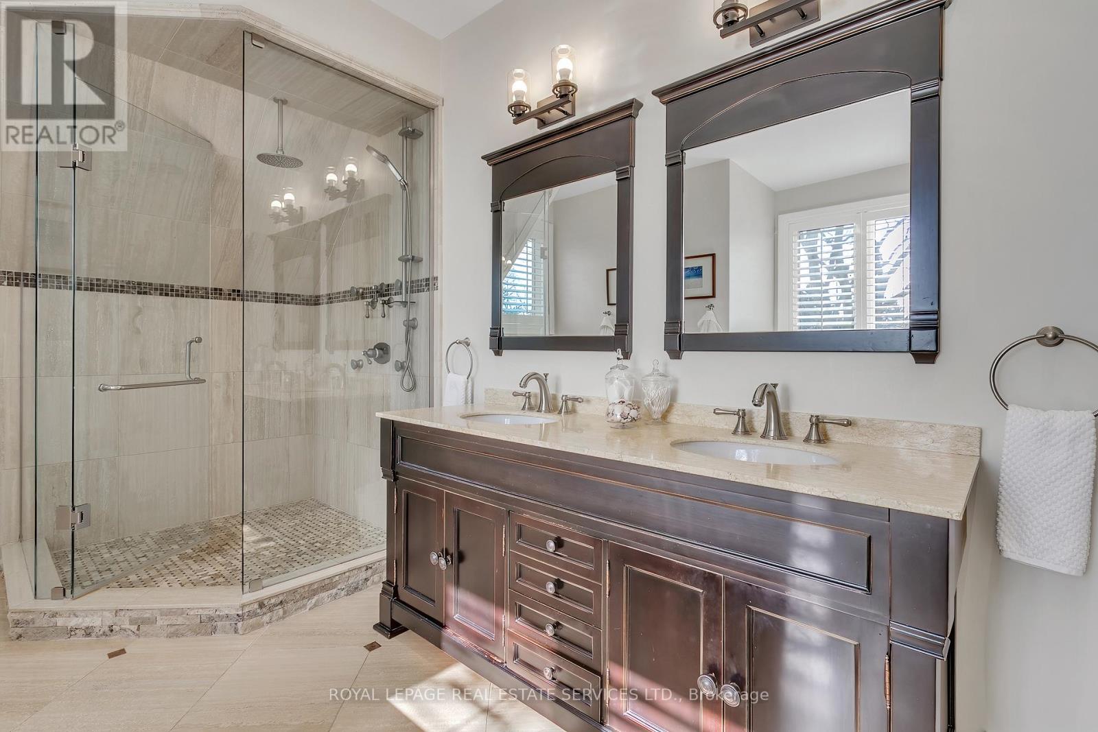 384 Rebecca Street, Oakville, Ontario  L6K 1K6 - Photo 28 - W12000768