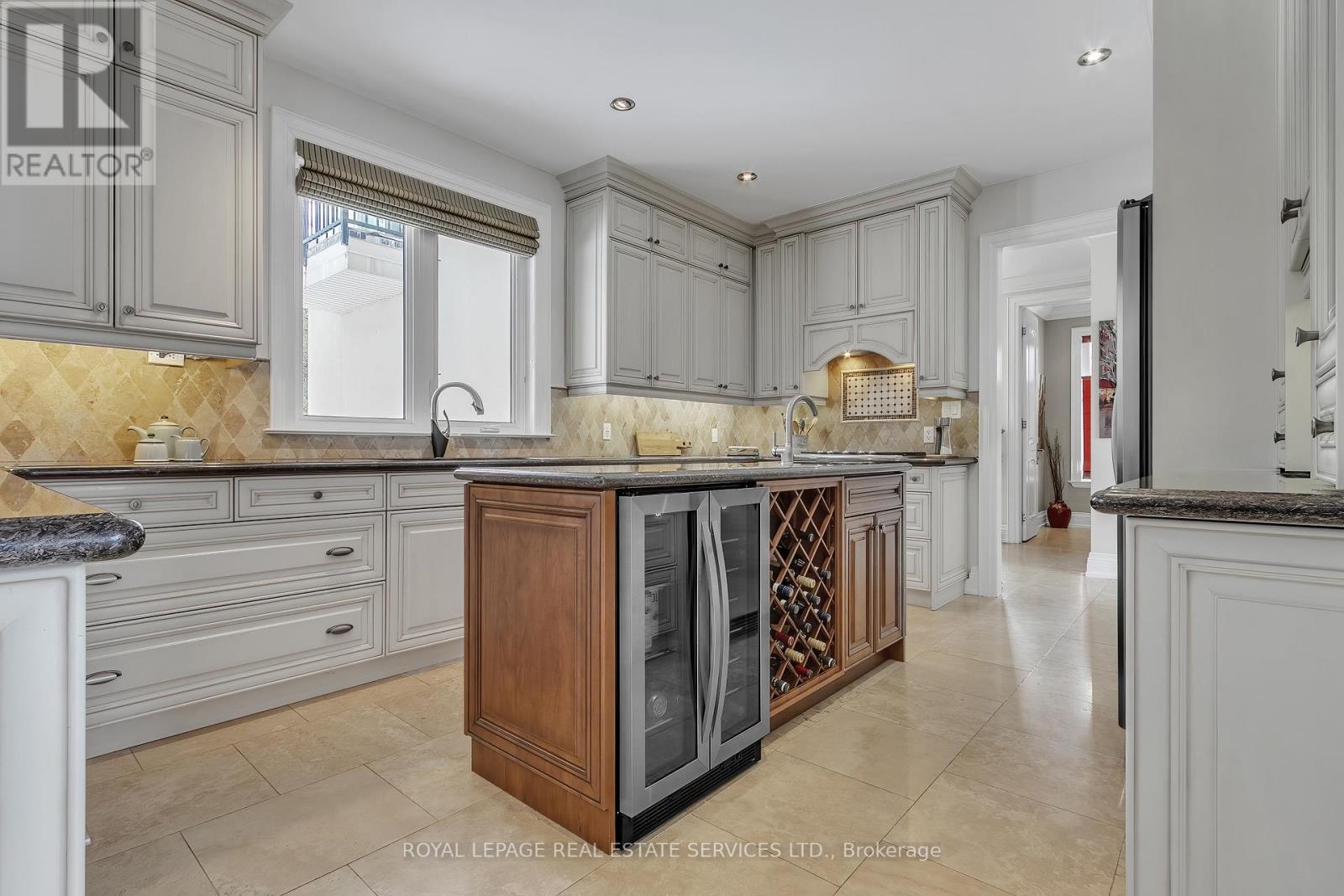 384 Rebecca Street, Oakville, Ontario  L6K 1K6 - Photo 10 - W12000768