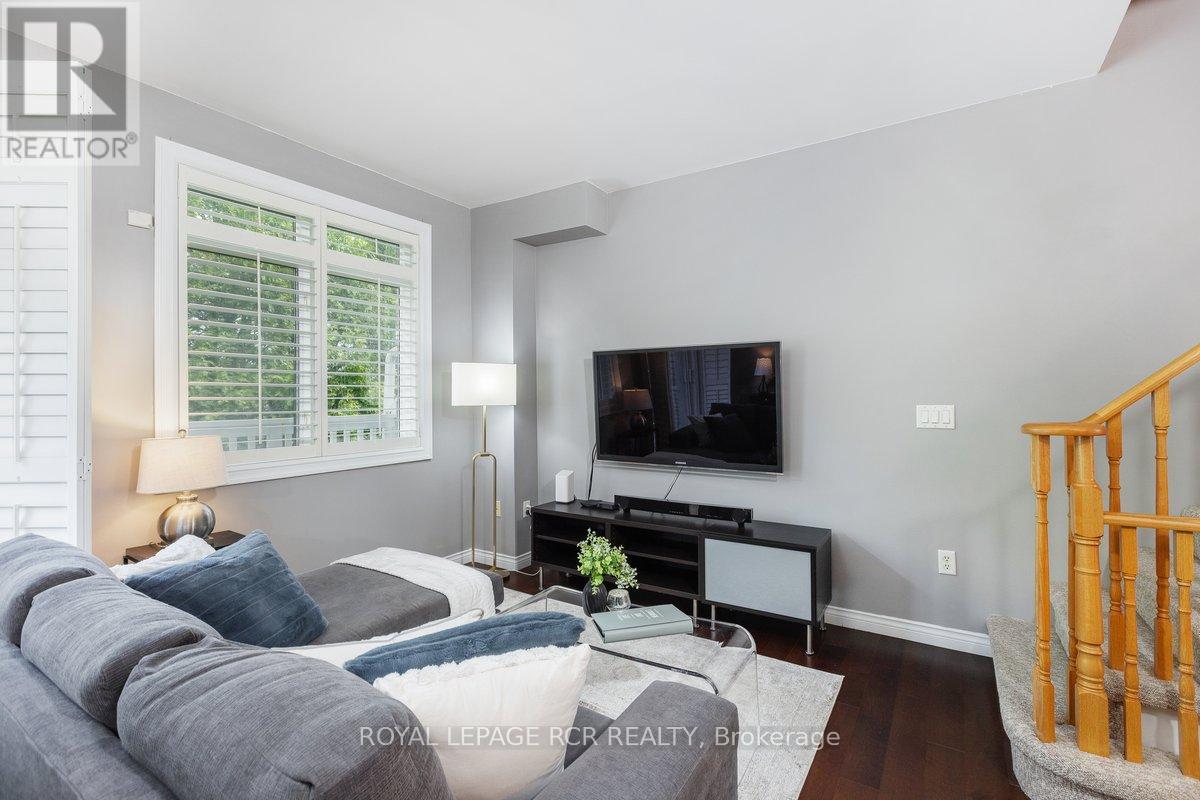 1047 On Bogart Circle, Newmarket, Ontario  L3Y 8T4 - Photo 3 - N12161557
