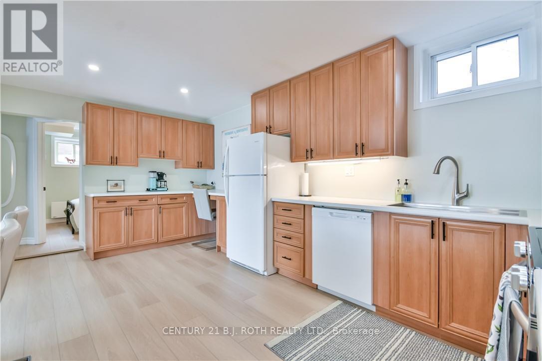 644 Mississaga Street W, Orillia, Ontario  L3V 3C6 - Photo 10 - S12083464