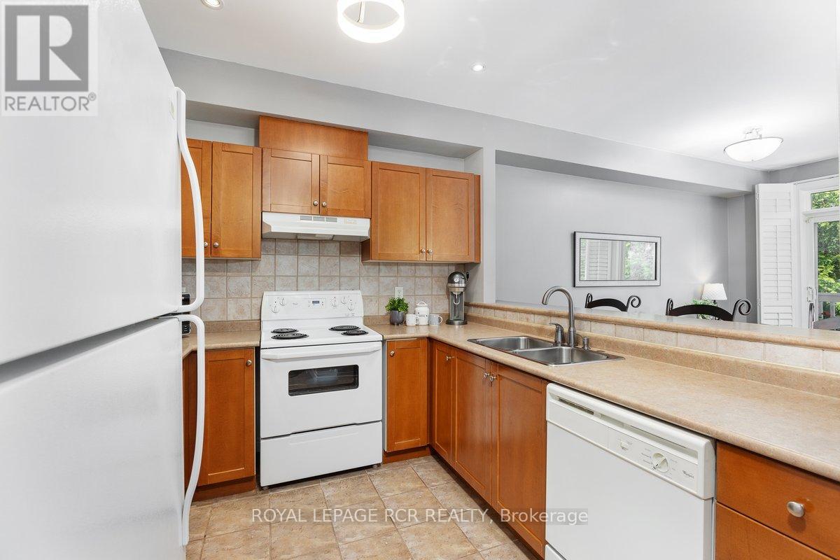 1047 On Bogart Circle, Newmarket, Ontario  L3Y 8T4 - Photo 7 - N12161557