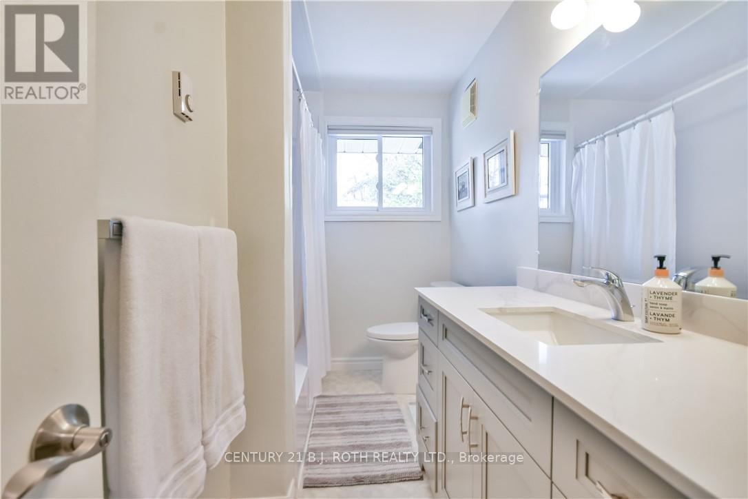 644 Mississaga Street W, Orillia, Ontario  L3V 3C6 - Photo 30 - S12083464