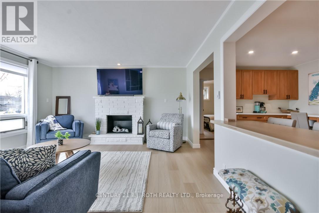 644 Mississaga Street W, Orillia, Ontario  L3V 3C6 - Photo 7 - S12083464
