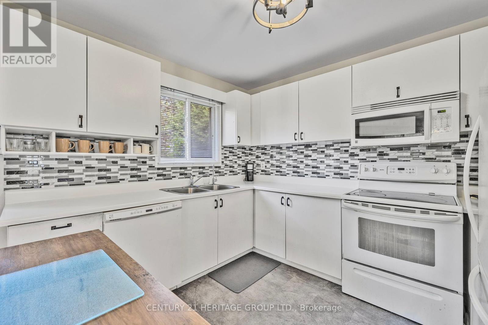 44 - 108 Ashley Place, Aurora, Ontario  L4G 6H5 - Photo 12 - N12161565