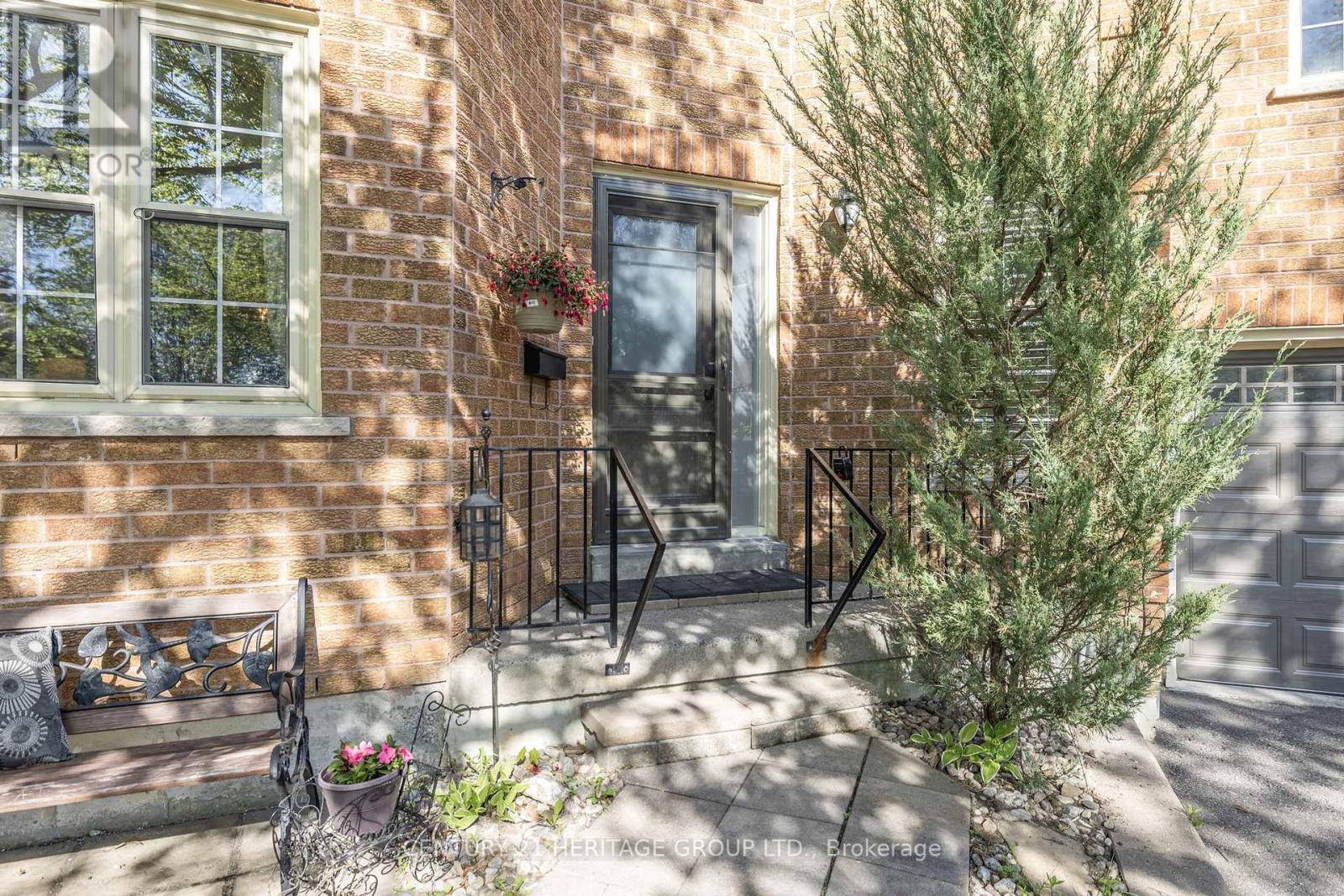 44 - 108 Ashley Place, Aurora, Ontario  L4G 6H5 - Photo 3 - N12161565