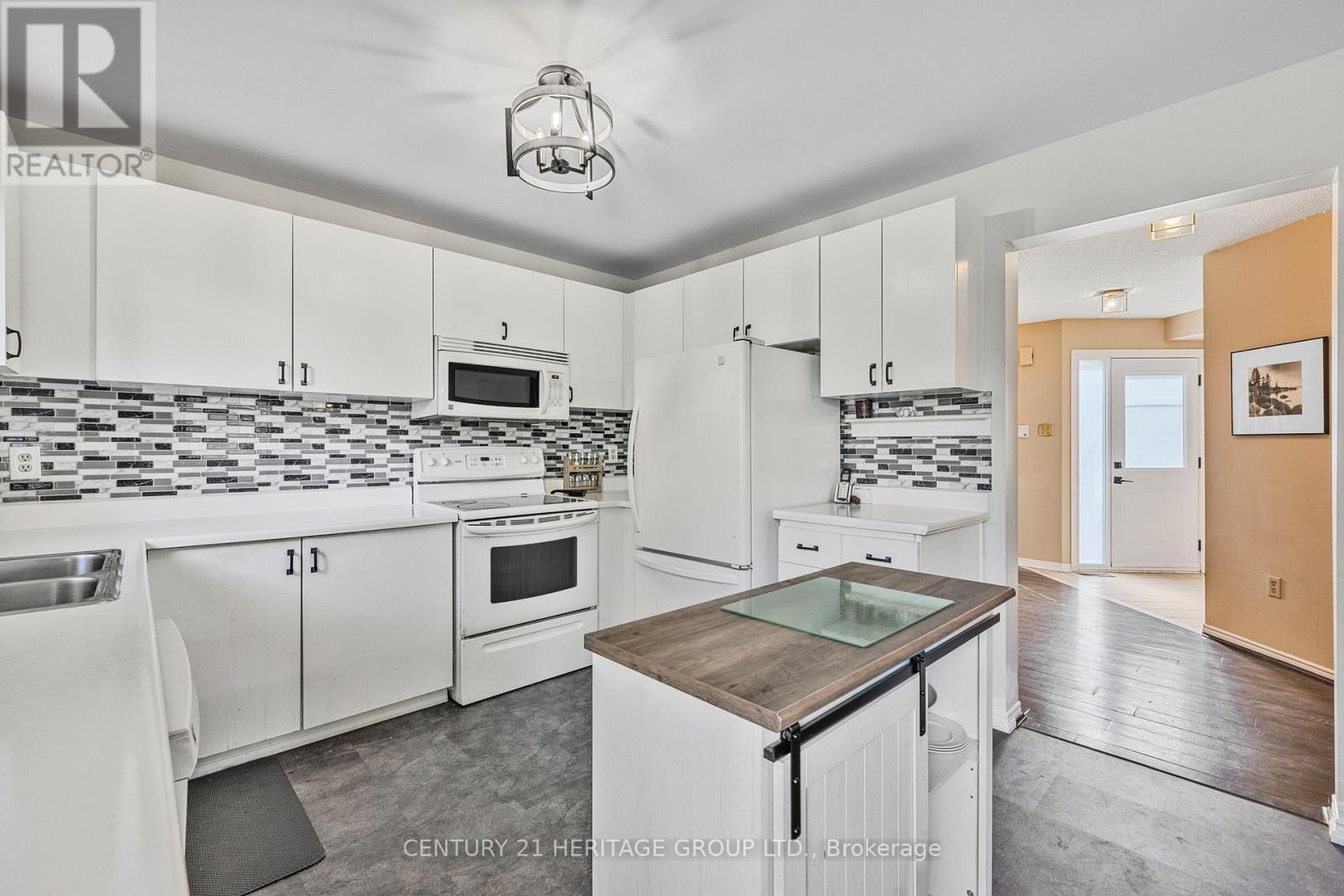 44 - 108 Ashley Place, Aurora, Ontario  L4G 6H5 - Photo 11 - N12161565