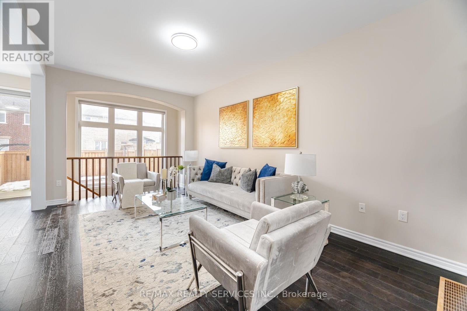 74 Phyllis Drive, Caledon, Ontario  L7C 4E2 - Photo 10 - W12161281