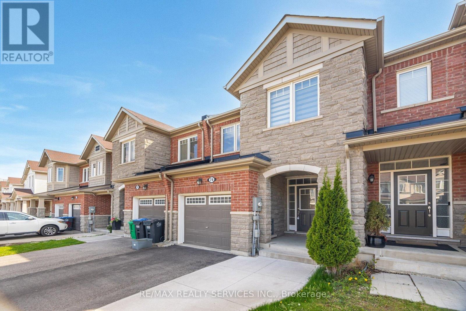 74 Phyllis Drive, Caledon, Ontario  L7C 4E2 - Photo 3 - W12161281