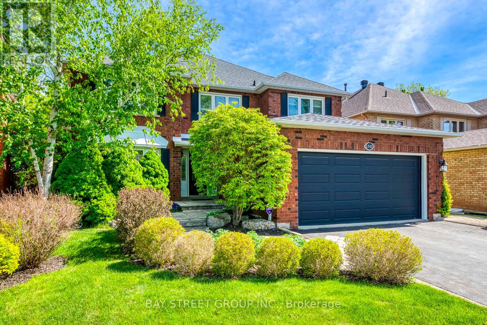 1311 Blackburn Drive, Oakville, Ontario  L6M 2N5 - Photo 5 - W12161449