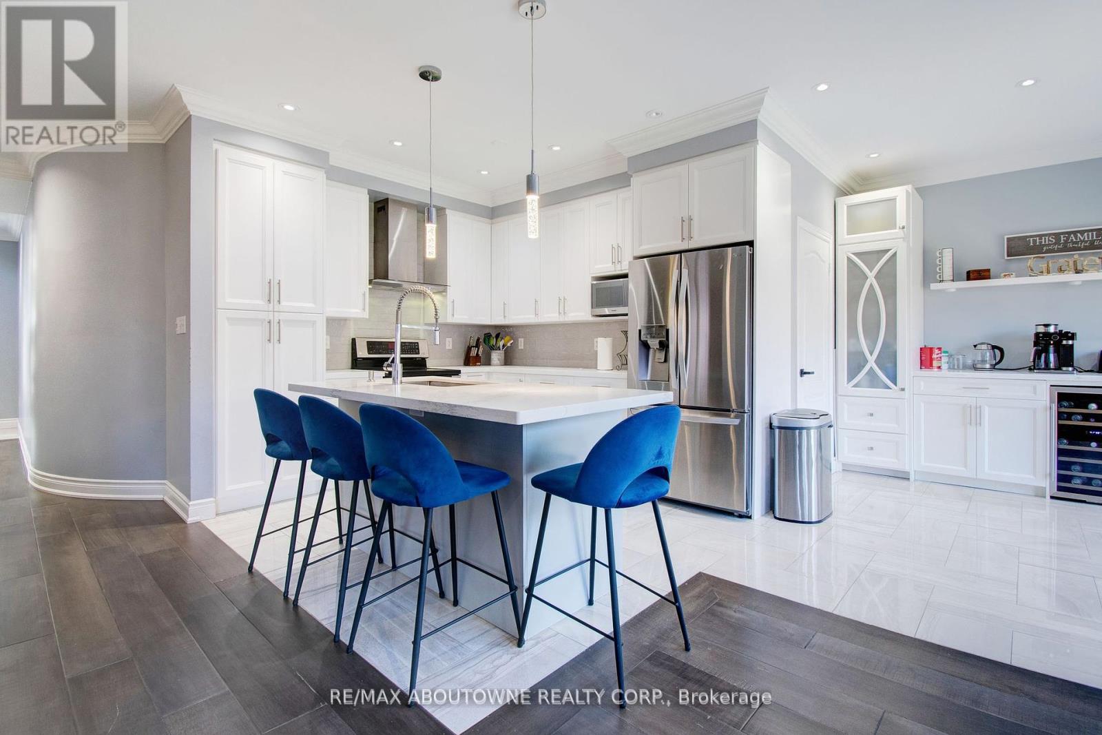 3265 Sharp Road, Burlington, Ontario  L7M 0J4 - Photo 6 - W12161466