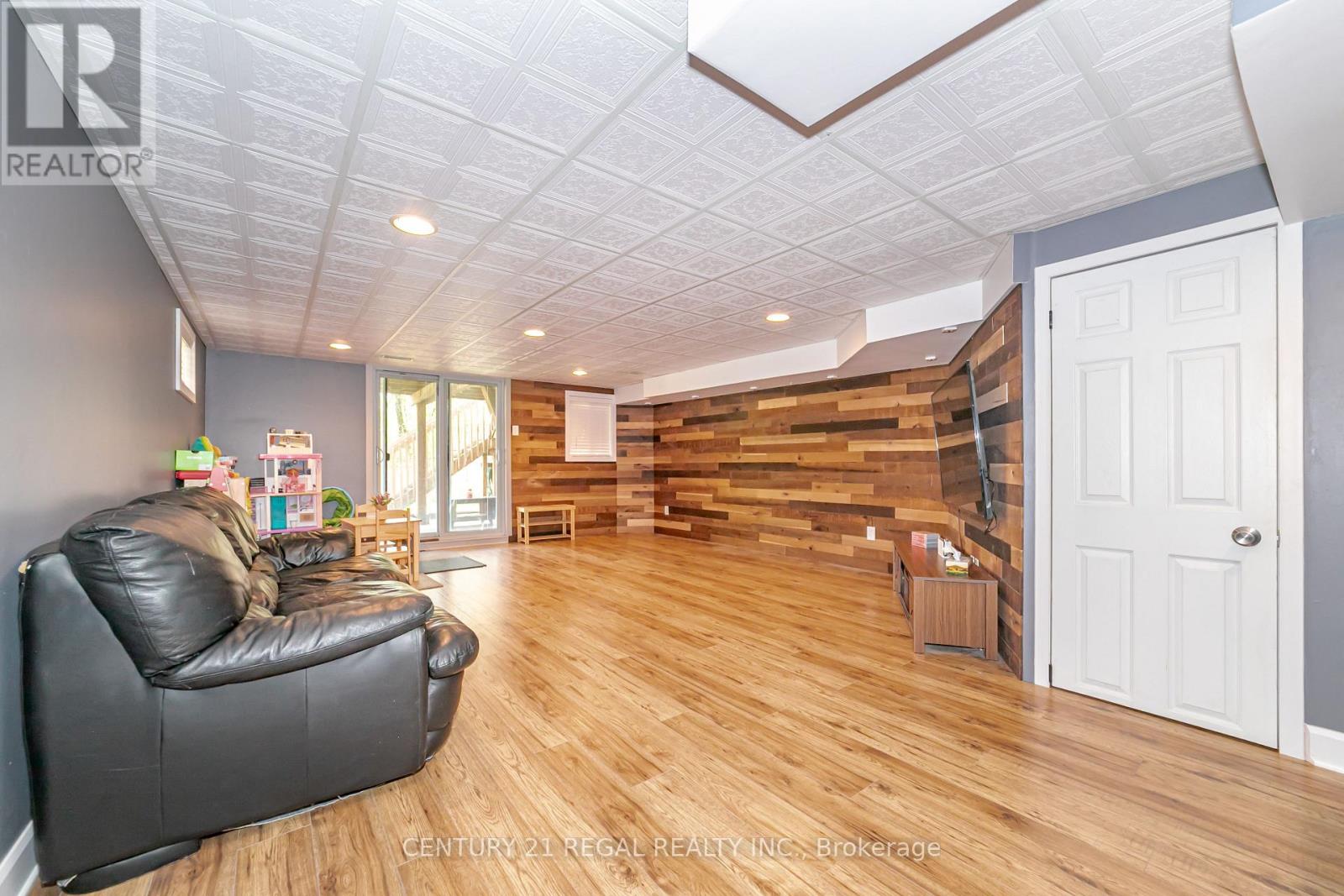 27 Katrina Court, Toronto, Ontario  M6L 3G3 - Photo 31 - W12161376