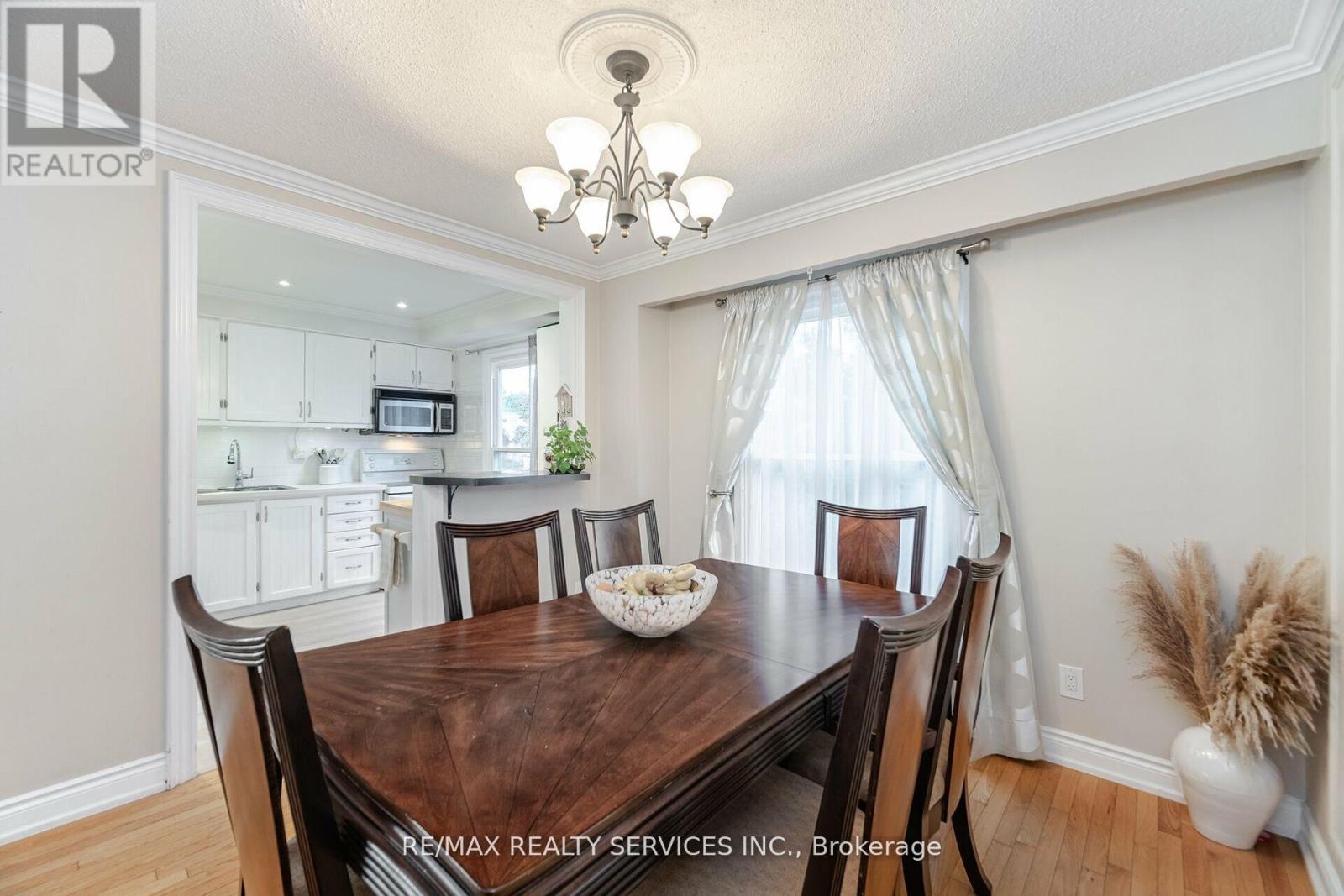 11 Courtleigh Square, Brampton, Ontario  L6Z 1J2 - Photo 12 - W12161523