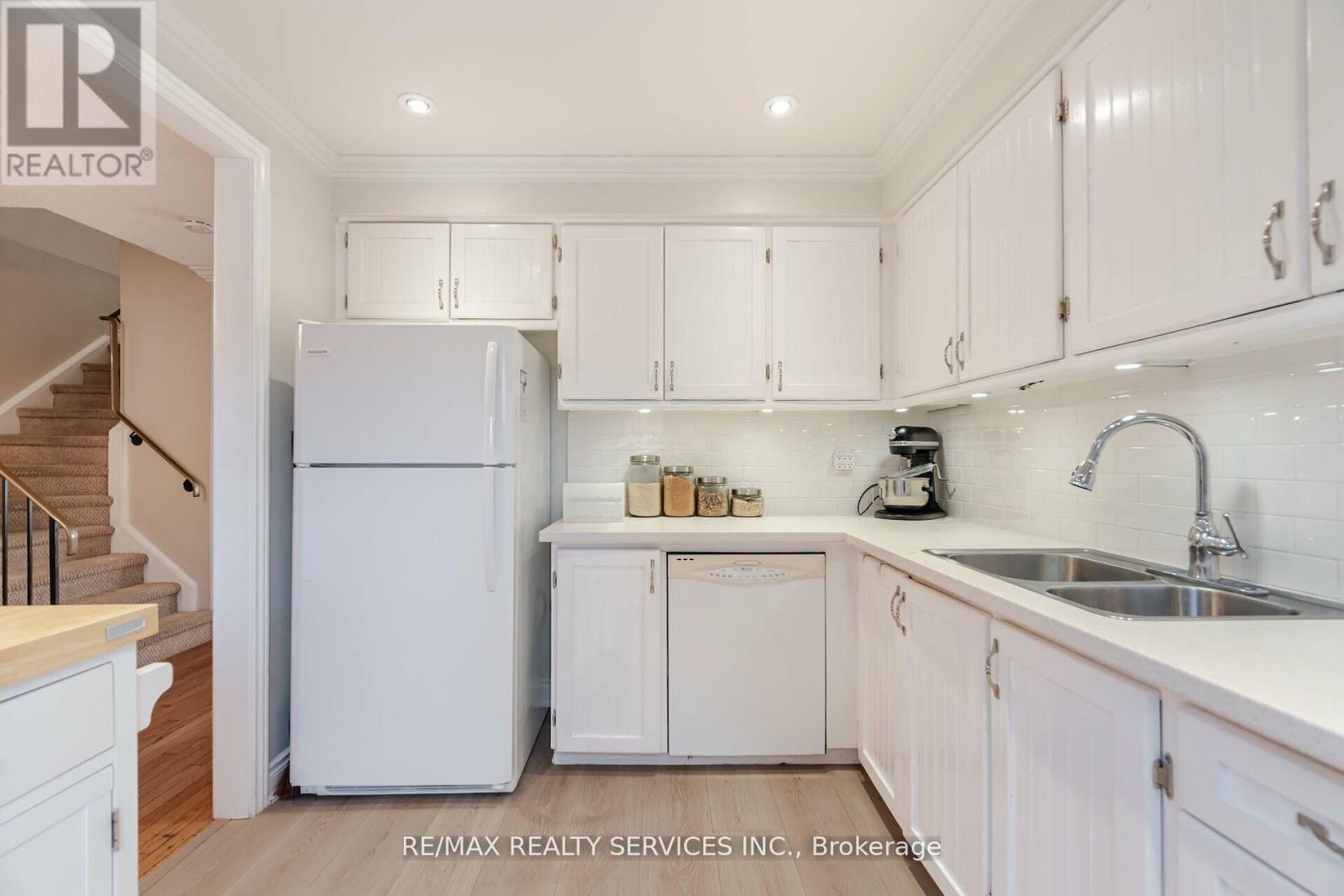 11 Courtleigh Square, Brampton, Ontario  L6Z 1J2 - Photo 16 - W12161523