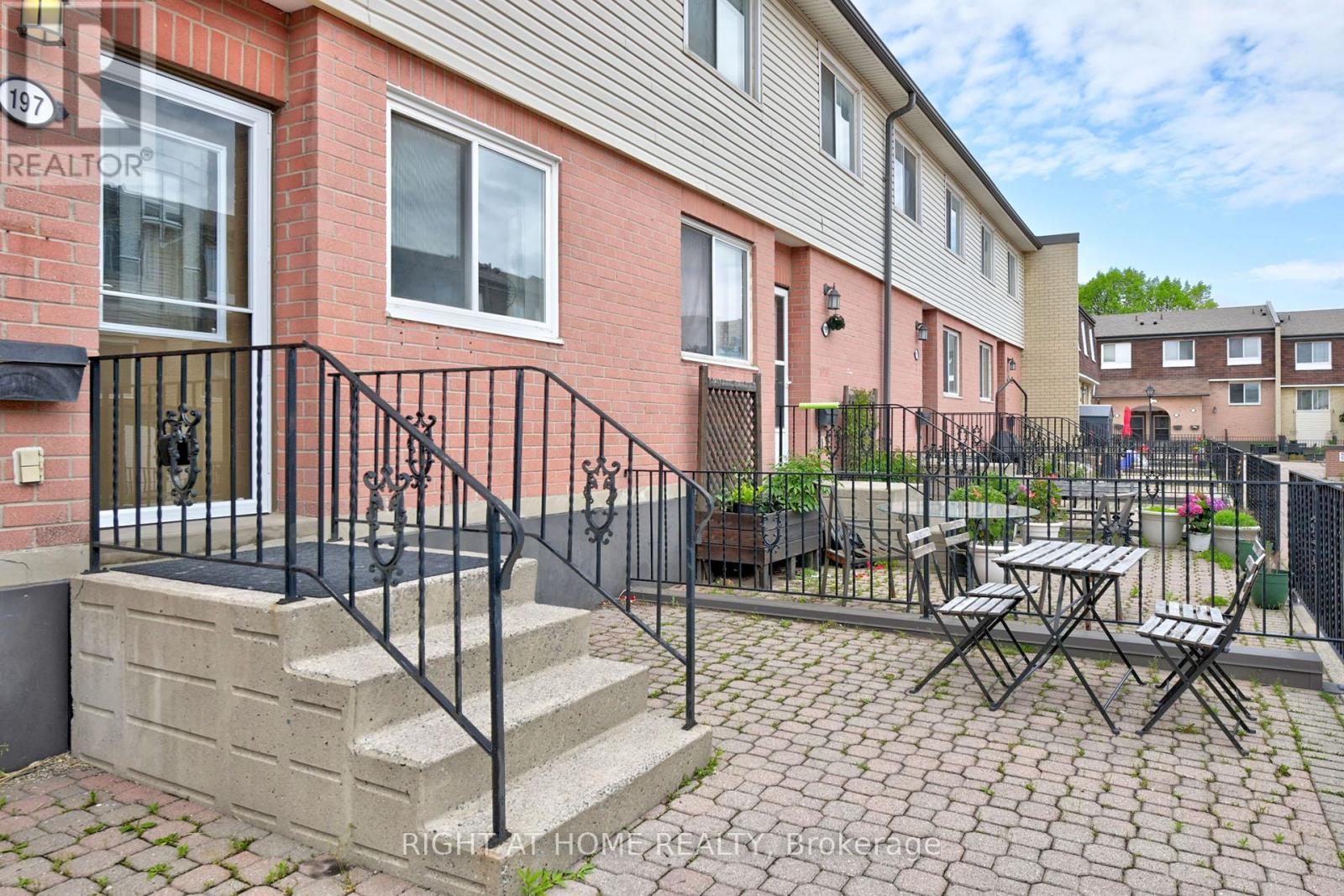 197 - 2170 Bromsgrove Road, Mississauga, Ontario  L5J 4J2 - Photo 3 - W12161375