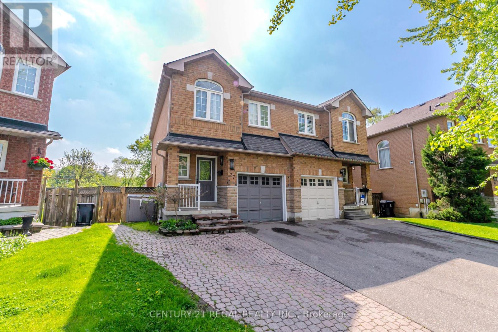 <div class="slider-price">$899,999</div><p>27 Katrina Court, Toronto, Ontario</p>
