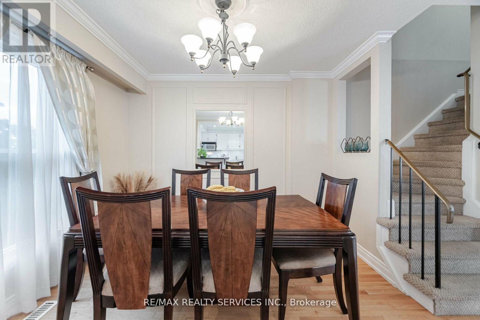 11 Courtleigh Square, Brampton, Ontario  L6Z 1J2 - Photo 13 - W12161523