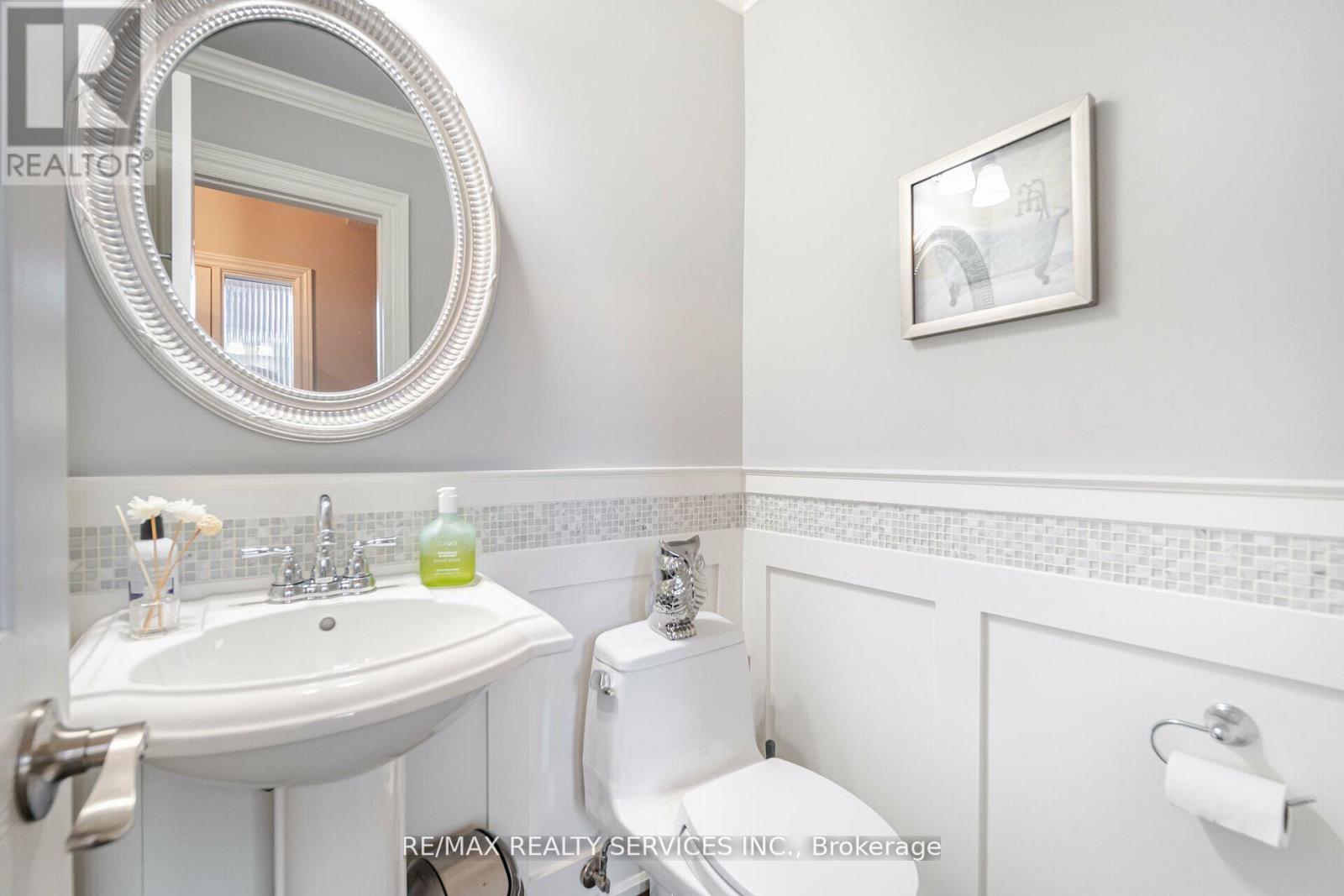 11 Courtleigh Square, Brampton, Ontario  L6Z 1J2 - Photo 18 - W12161523