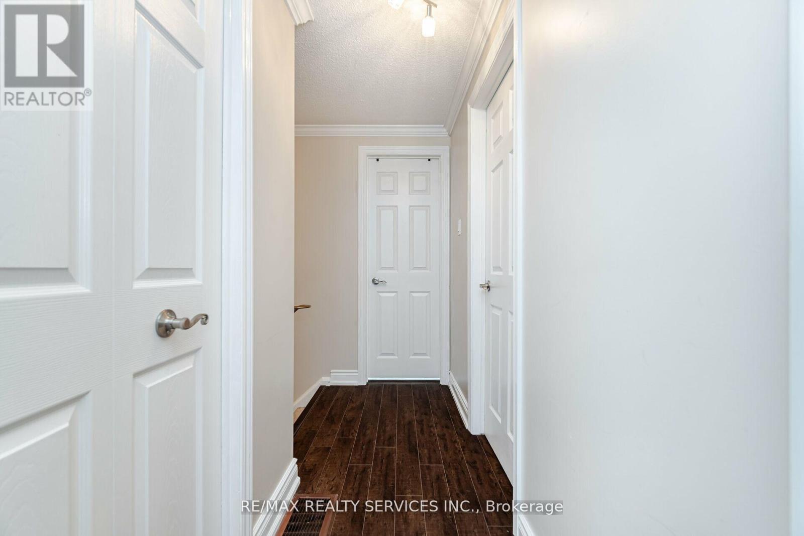 11 Courtleigh Square, Brampton, Ontario  L6Z 1J2 - Photo 21 - W12161523