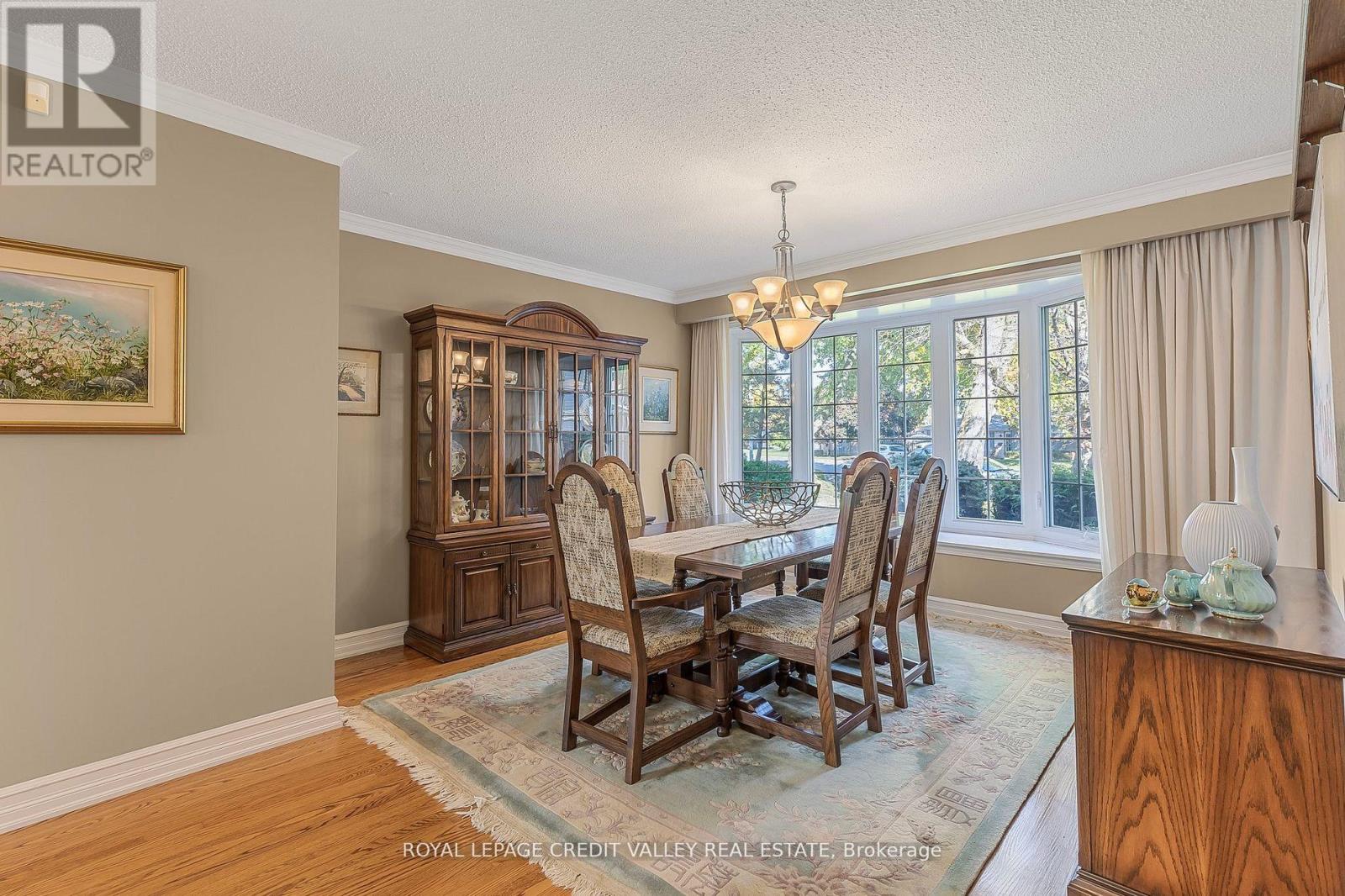 9 Norval Crescent, Brampton, Ontario  L6W 1J1 - Photo 5 - W12161553
