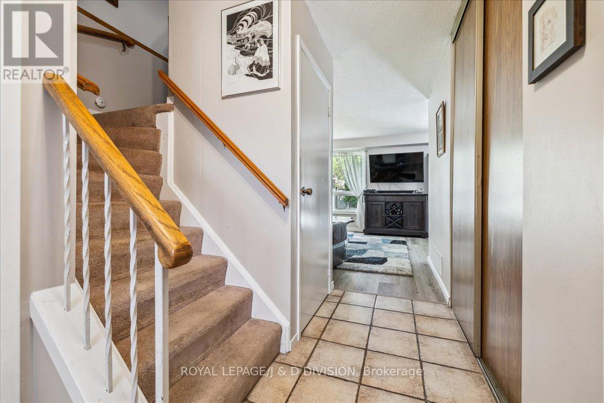 595 Holly Avenue, Milton, Ontario  L9T 4L9 - Photo 5 - W12161538