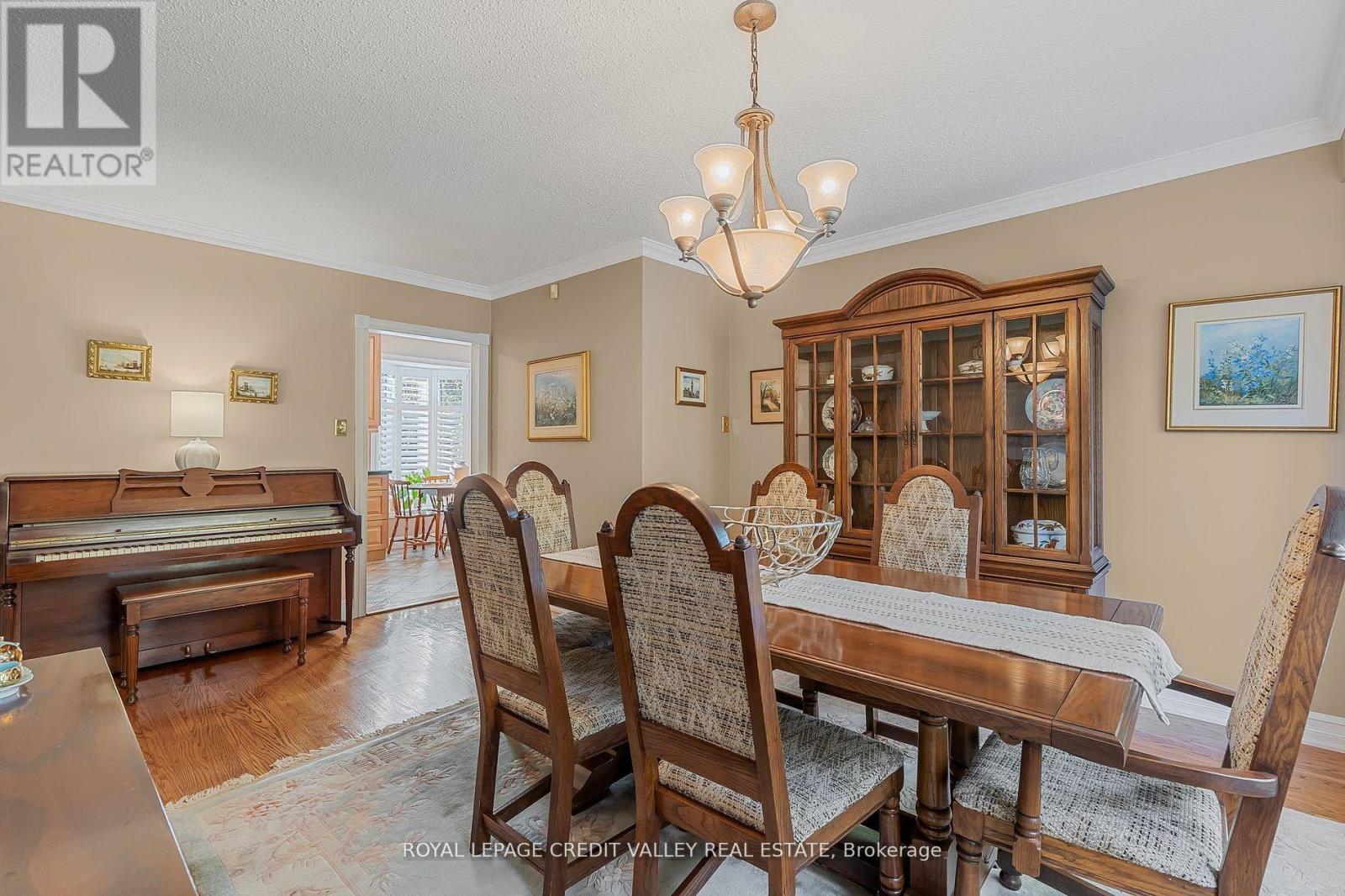9 Norval Crescent, Brampton, Ontario  L6W 1J1 - Photo 8 - W12161553