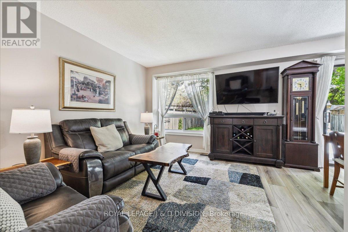 595 Holly Avenue, Milton, Ontario  L9T 4L9 - Photo 6 - W12161538