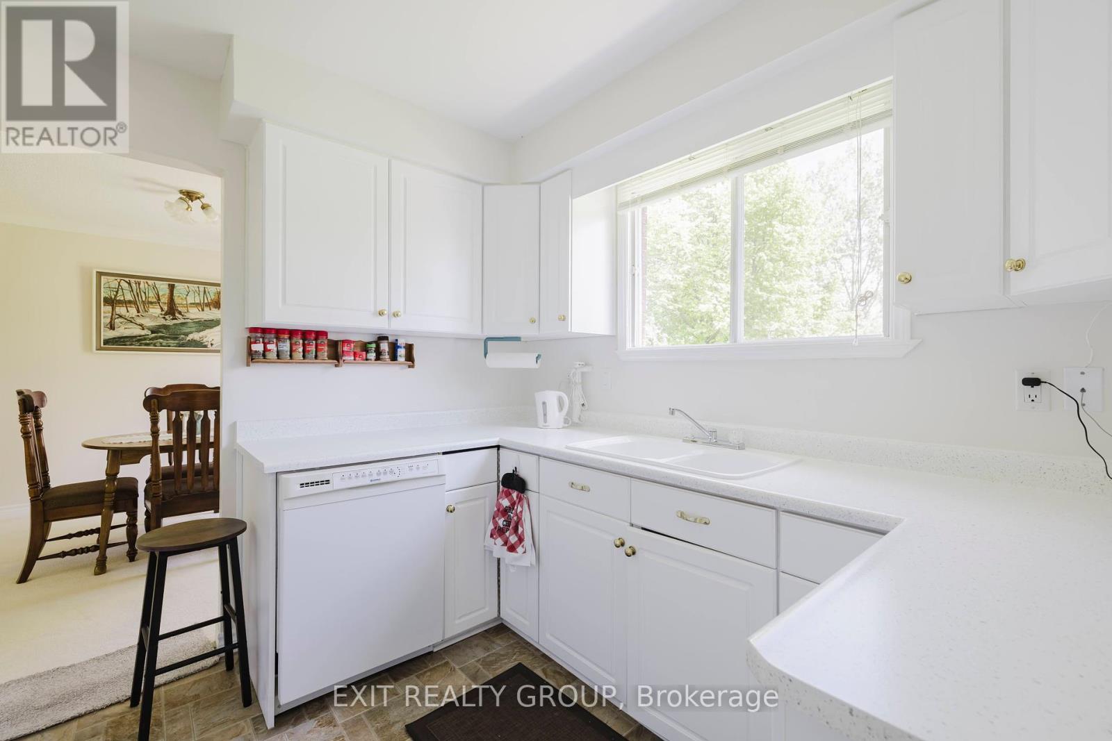 152 Chatterton Valley Crescent, Quinte West, Ontario  K0K 2B0 - Photo 12 - X12161570