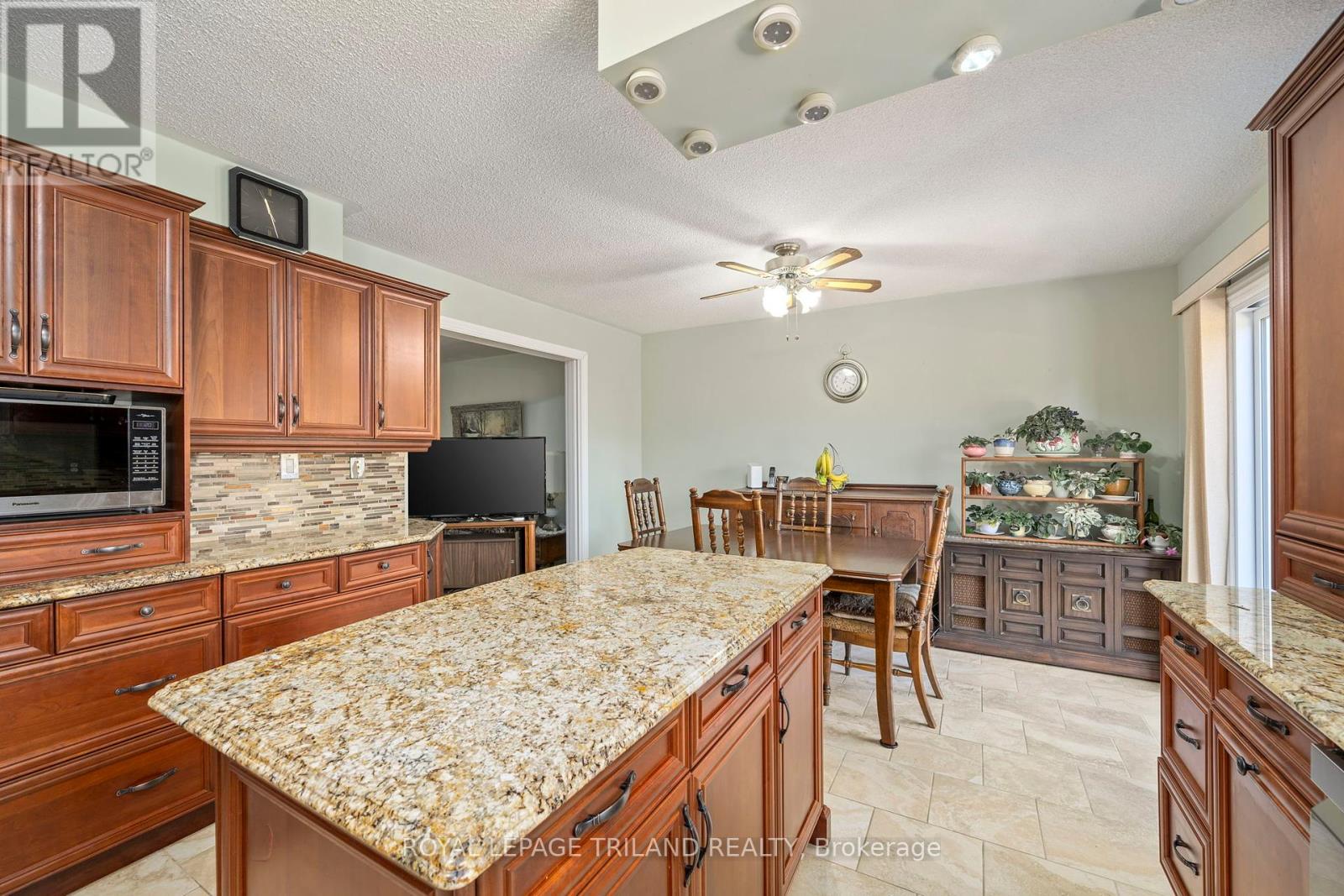 10280 Talbotville Gore Road, Southwold (Talbotville), Ontario  N5P 3T2 - Photo 10 - X12151708