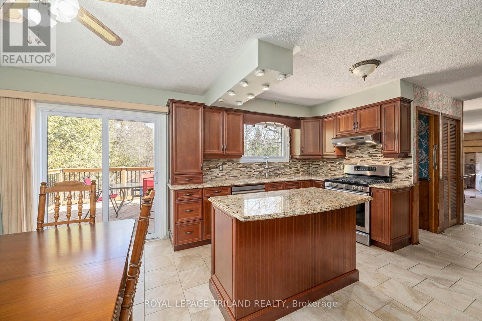 10280 Talbotville Gore Road, Southwold (Talbotville), Ontario  N5P 3T2 - Photo 8 - X12151708